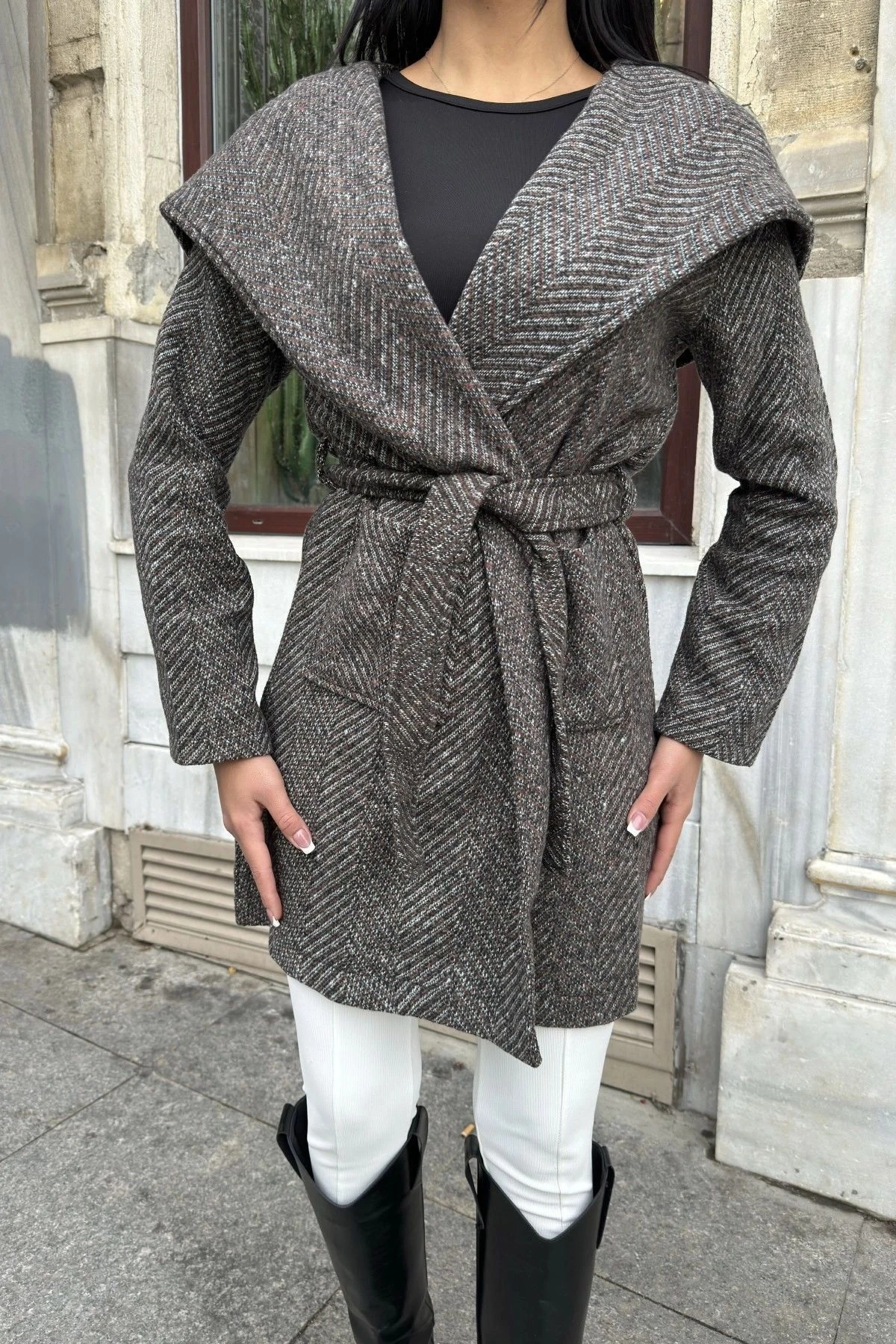 Kahve Balıksırtı Desenli, Kruvaze Yaka, Kapüşonlu, Kemerli Uzun Kaşe Kaban (Astarsız)