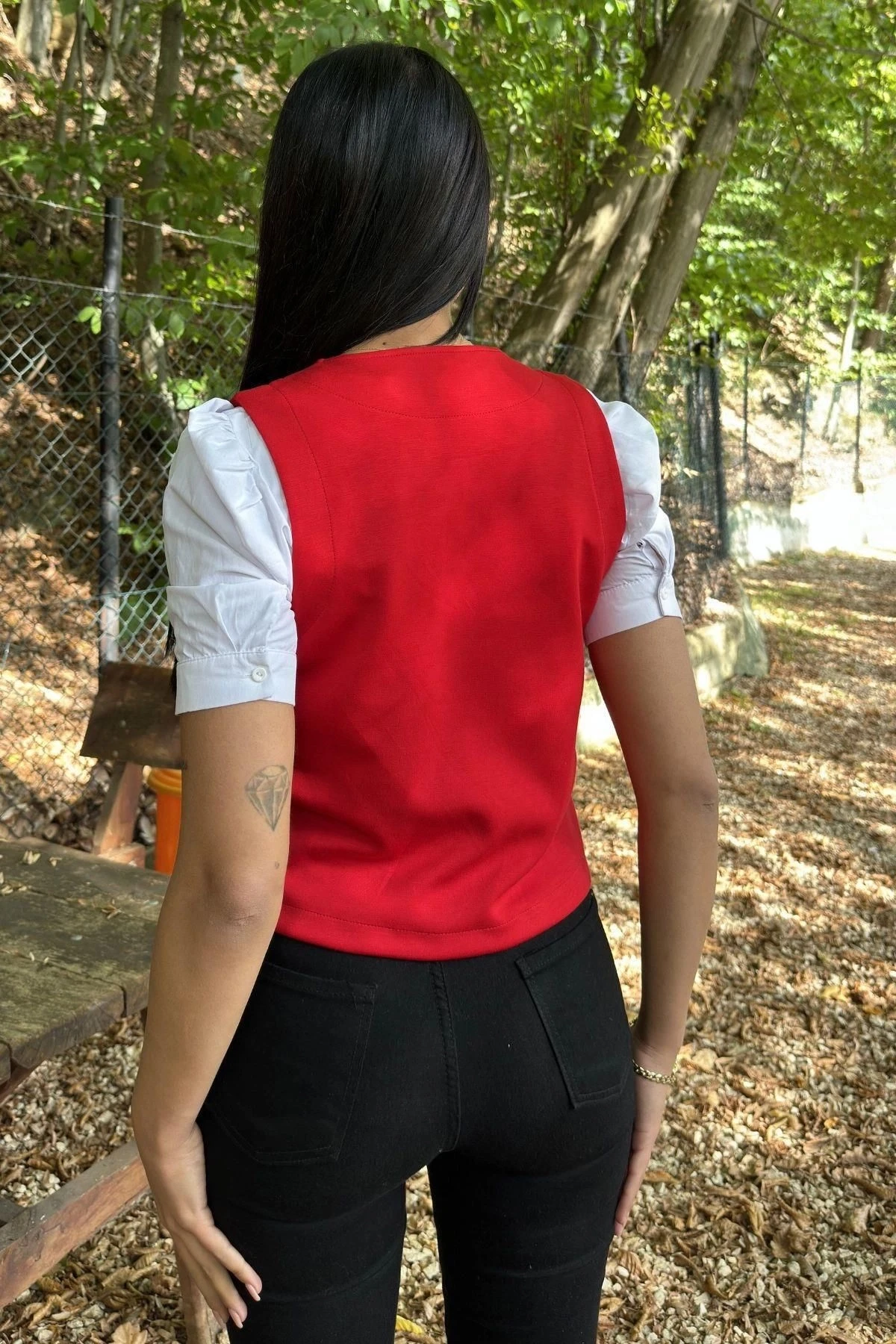 Kırmızı Yuvarlak Yaka, Gold Düğmeli, Scuba Yelek