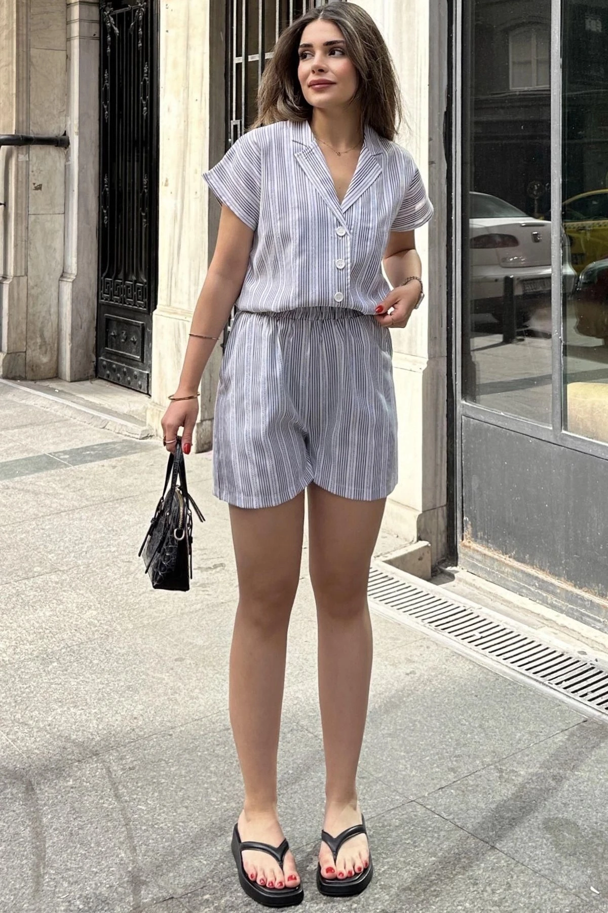 Siyah Apaş Yaka, Kısa Kol Gömlek & Beli Lastikli, Cepli Şort - Çizgi Desen Fisto Alt Üst Takım