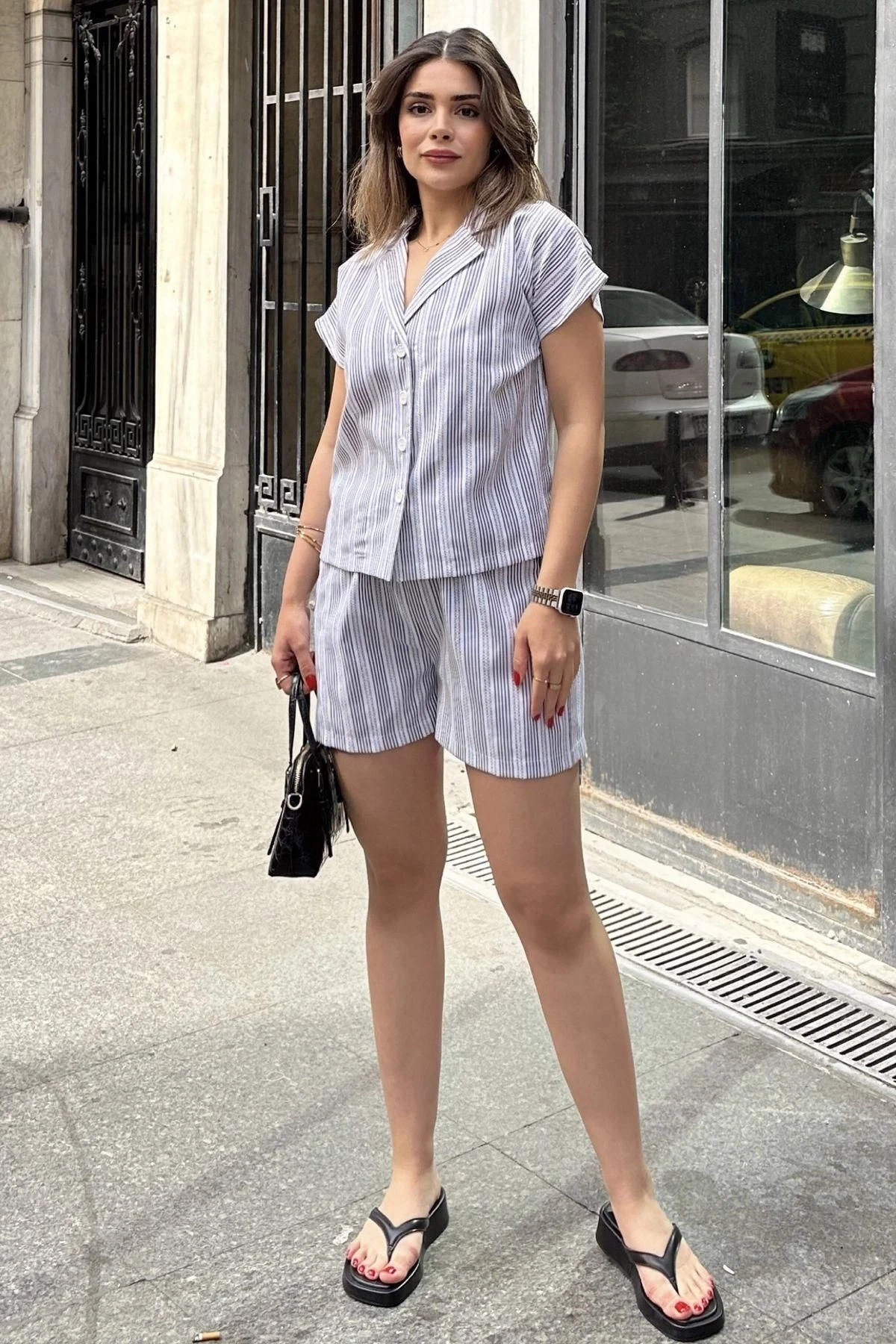 Siyah Apaş Yaka, Kısa Kol Gömlek & Beli Lastikli, Cepli Şort - Çizgi Desen Fisto Alt Üst Takım