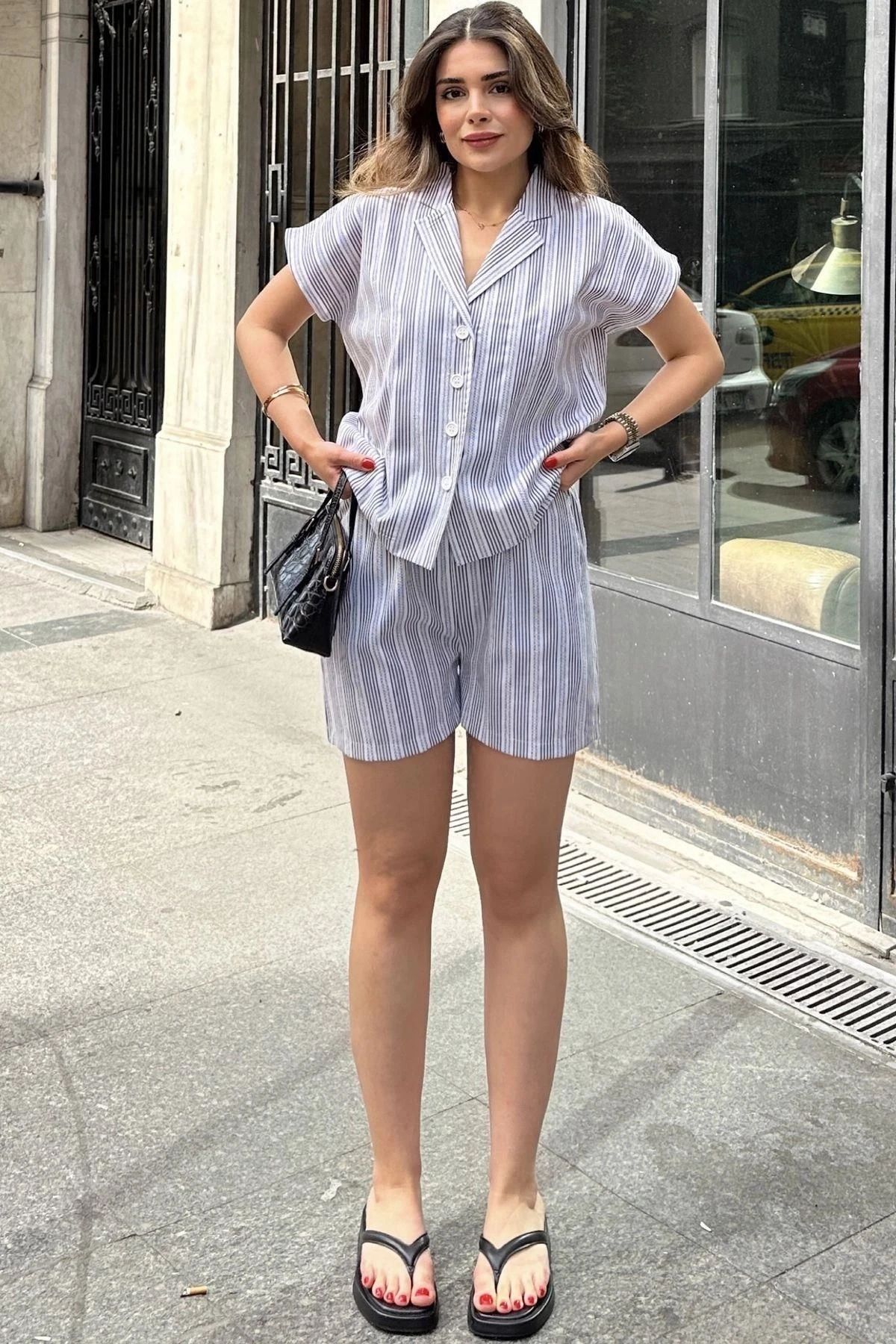 Siyah Apaş Yaka, Kısa Kol Gömlek & Beli Lastikli, Cepli Şort - Çizgi Desen Fisto Alt Üst Takım