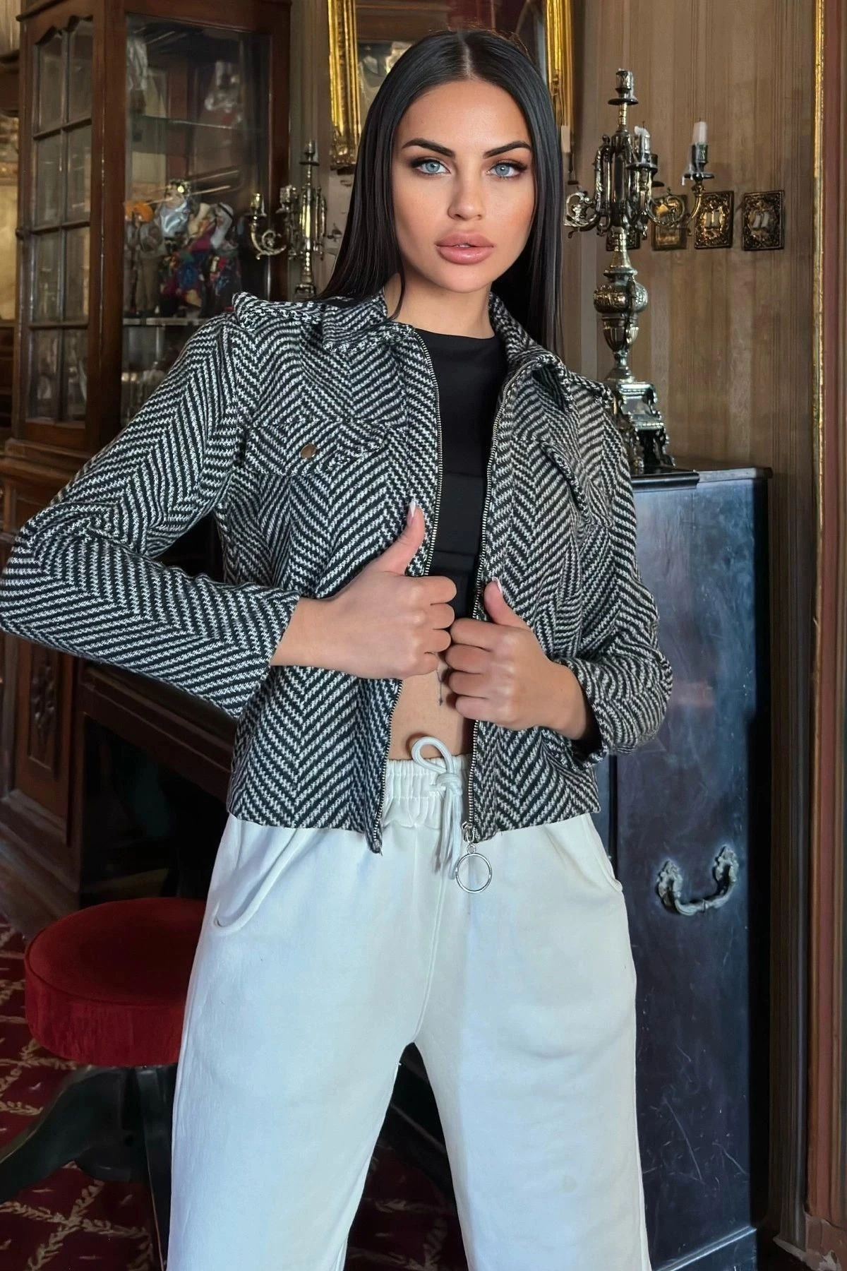 Siyah Balıksırtı Desenli, Fermuarlı, Kısa Kaşe Ceket