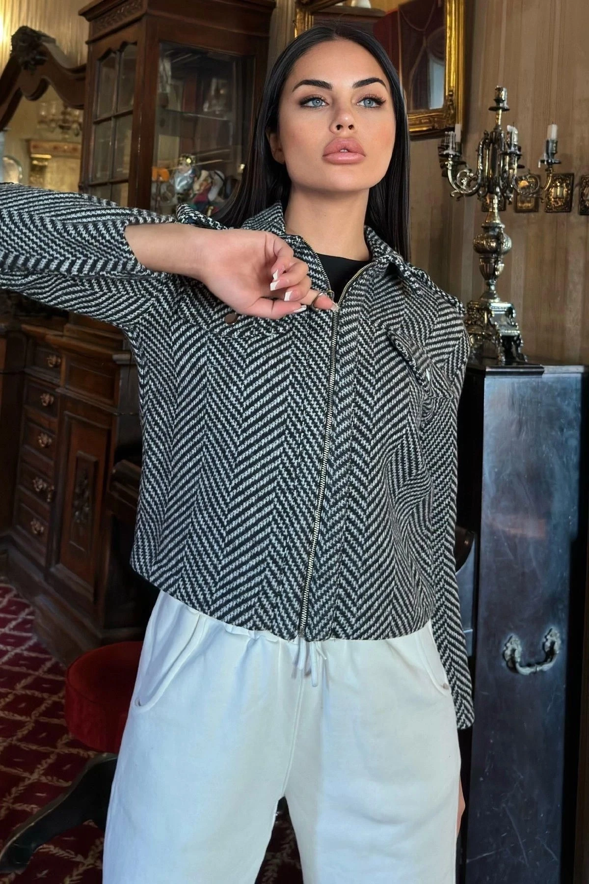 Siyah Balıksırtı Desenli, Fermuarlı, Kısa Kaşe Ceket