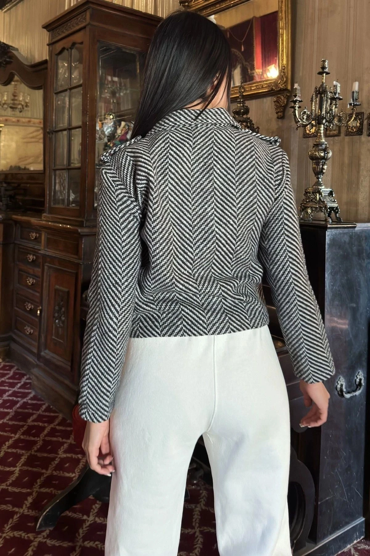 Siyah Balıksırtı Desenli, Fermuarlı, Kısa Kaşe Ceket