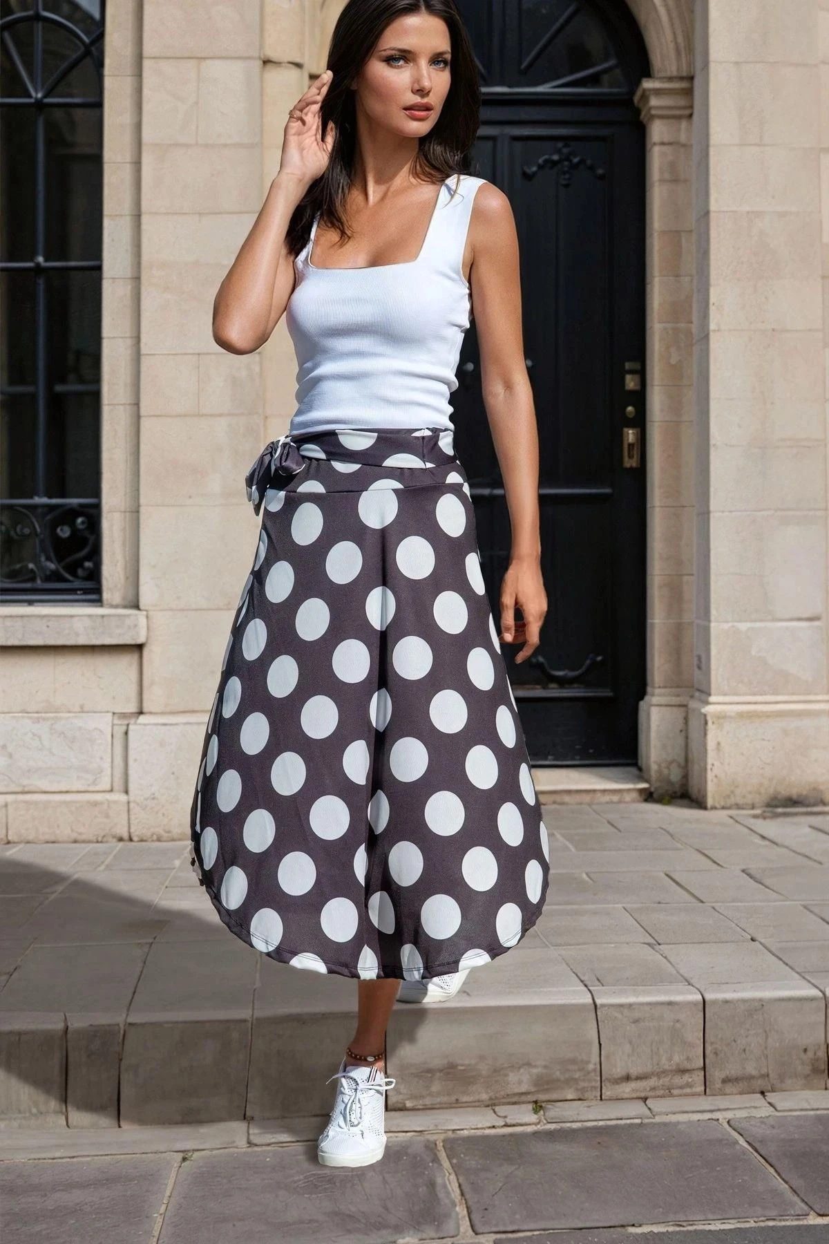 Siyah Bel Bağlama Detaylı, Puantiye Desenli Etek