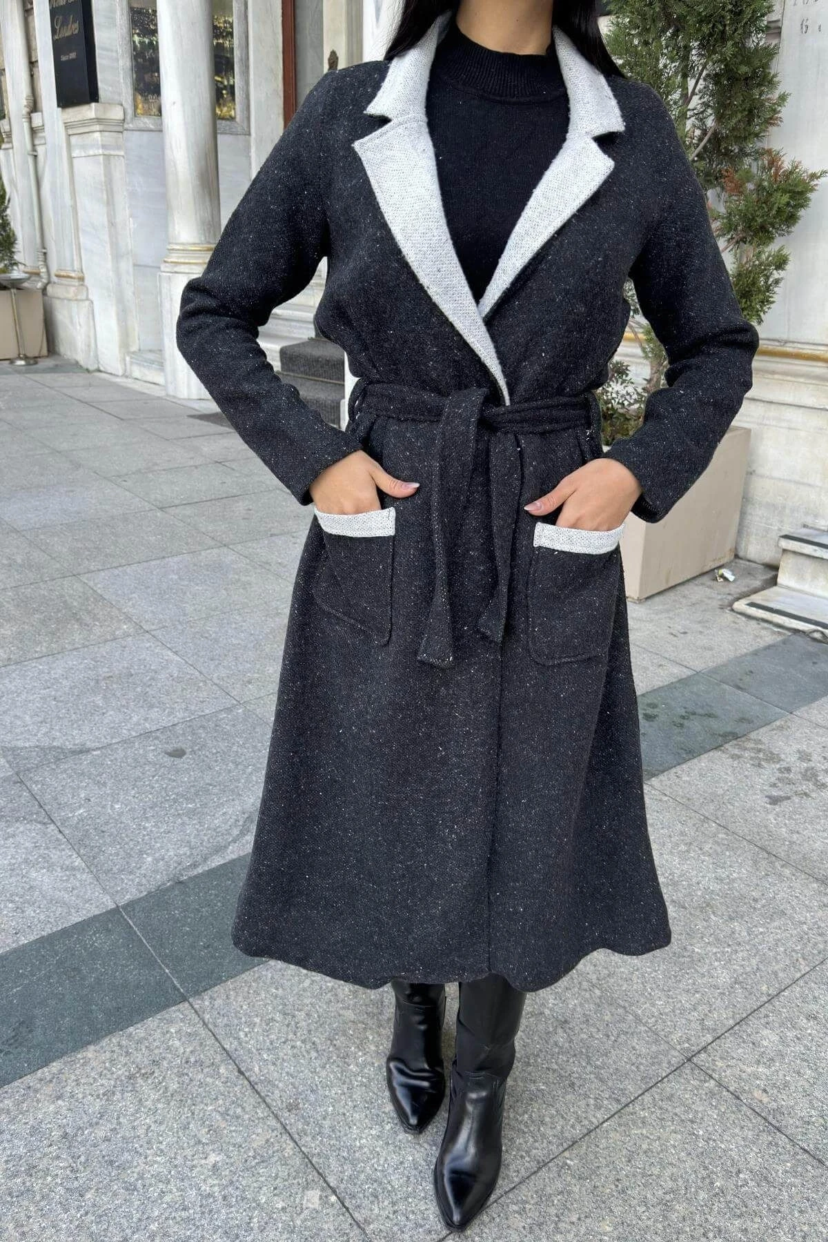 Siyah Çift Taraflı Kruvaze Yaka, Kuşaklı, Yumoş Dokulu, Duble Kaşe Uzun Ceket