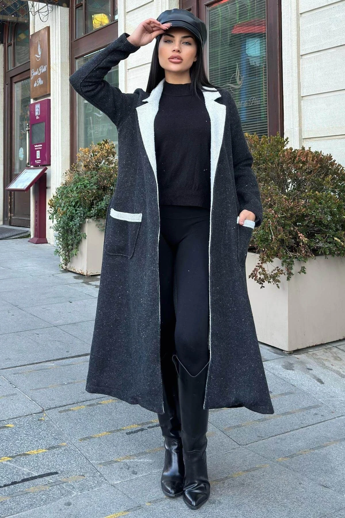 Siyah Çift Taraflı Kruvaze Yaka, Kuşaklı, Yumoş Dokulu, Duble Kaşe Uzun Ceket