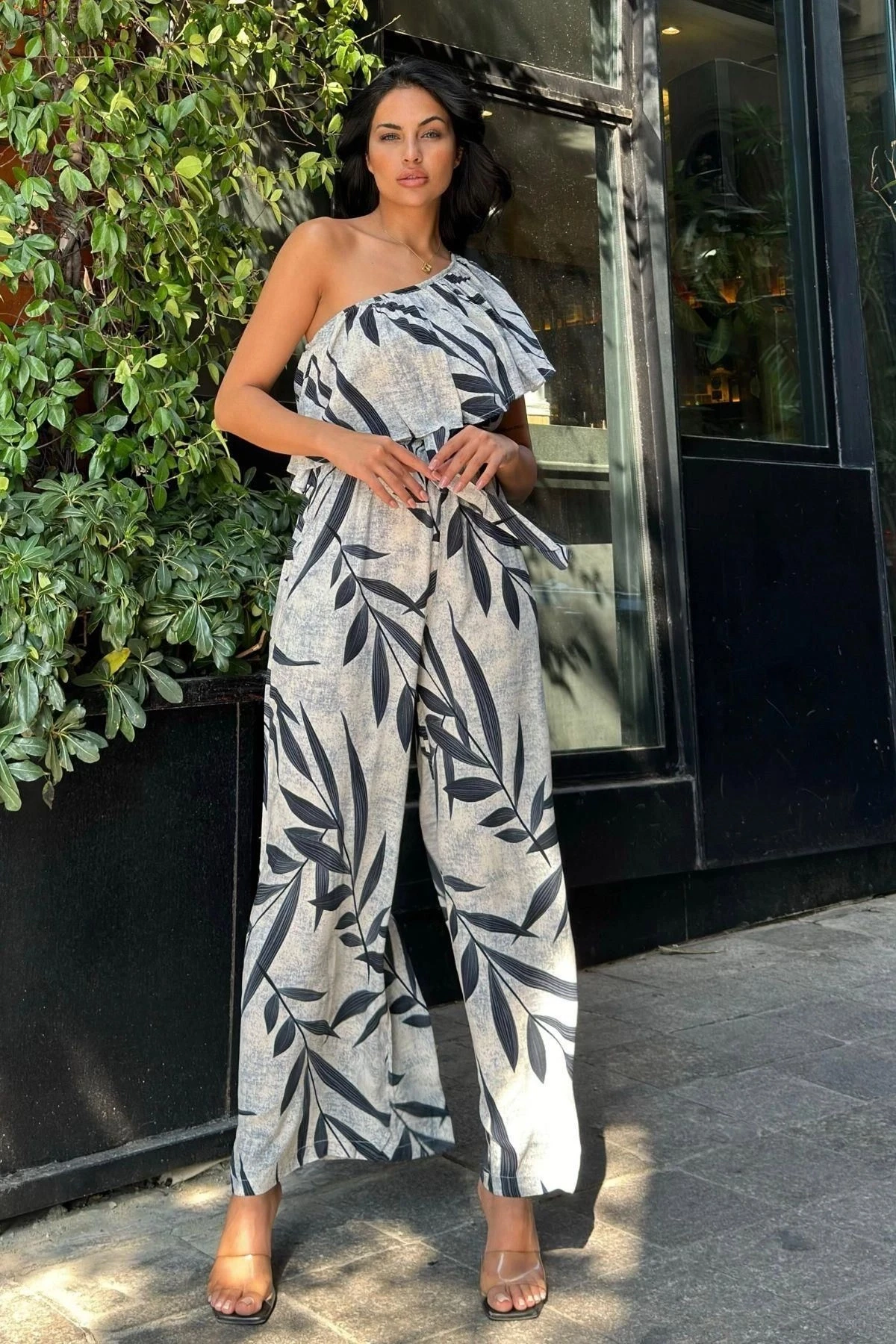 Siyah Desenli Tek Omuz Kuşaklı Viskon Tulum