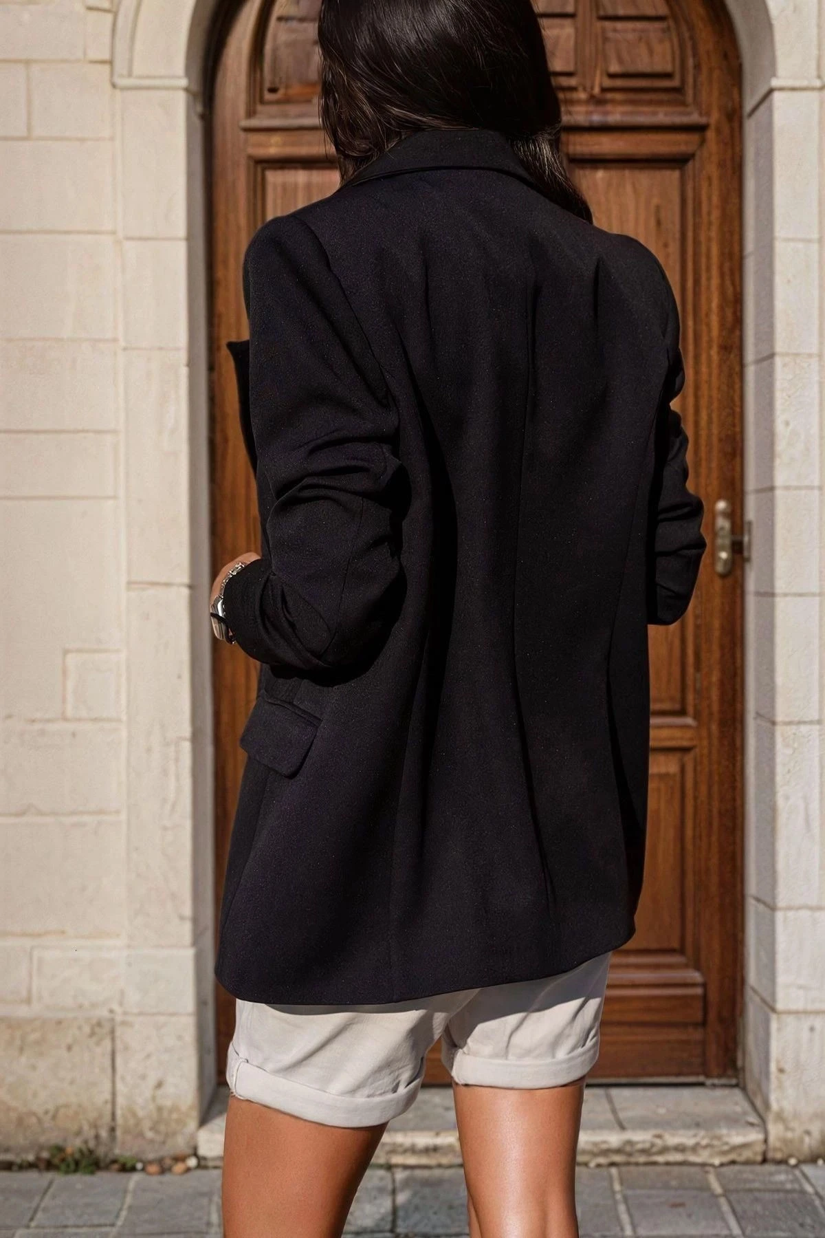 Siyah Düğme Detaylı, Klasik Kesimli Ceket