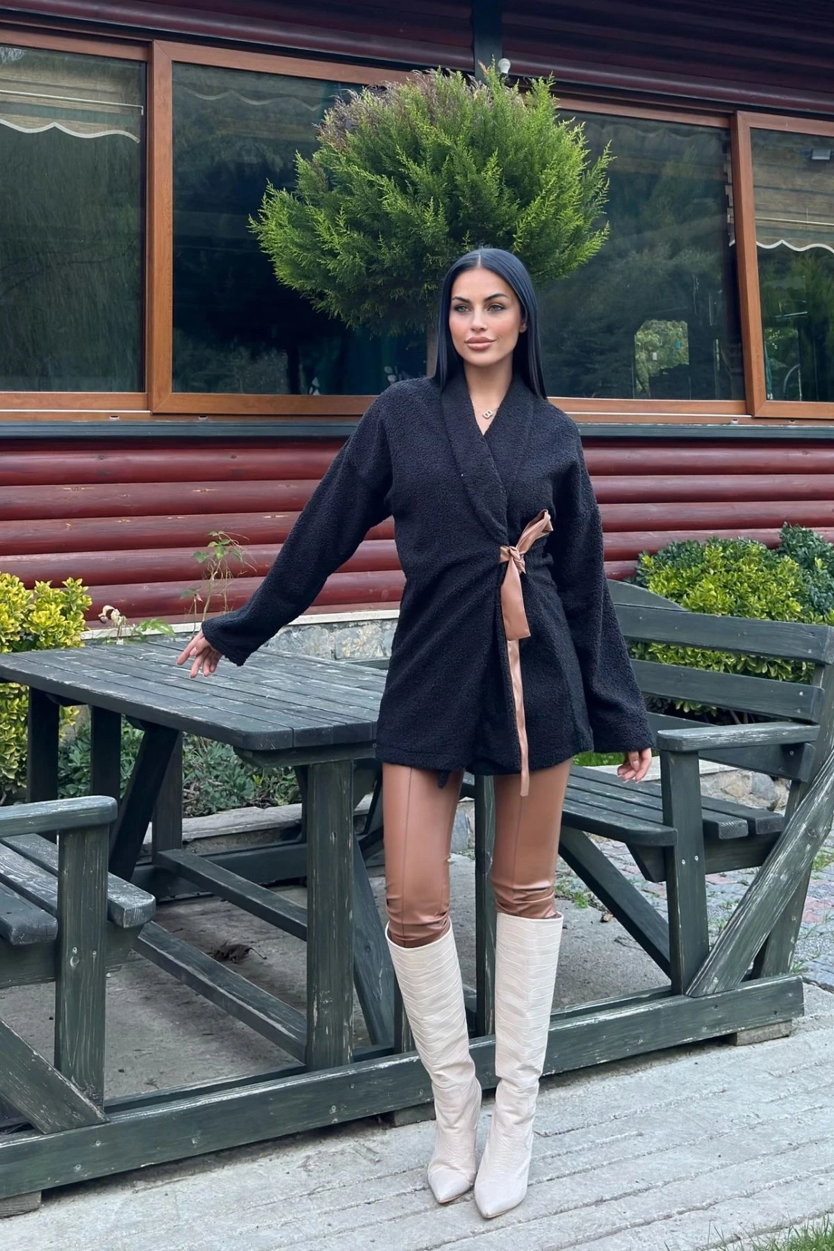 Siyah Kruvaze Yaka, Deri Kuşaklı, Kuzu Peluş Hırka Ceket