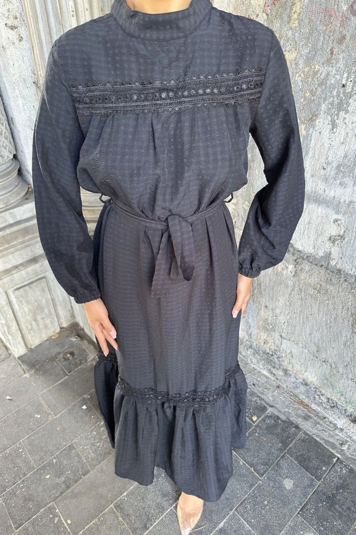 Siyah Kuşaklı, Dantel Detaylı, Maksi Lotus Elbise