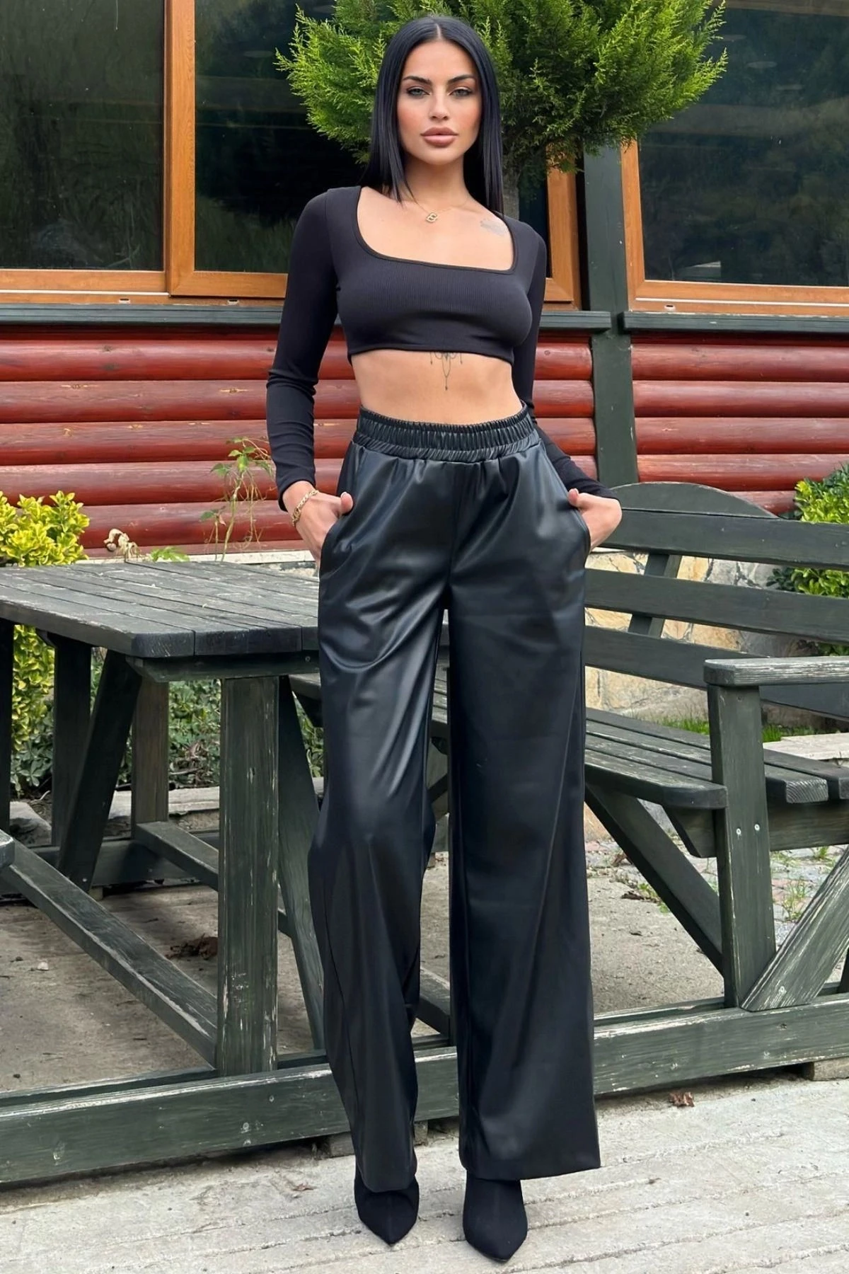 Siyah Lastikli Yüksek Bel, Cepli, Bol Paça, Salaş Deri Pantolon - Tesettüre Uygun