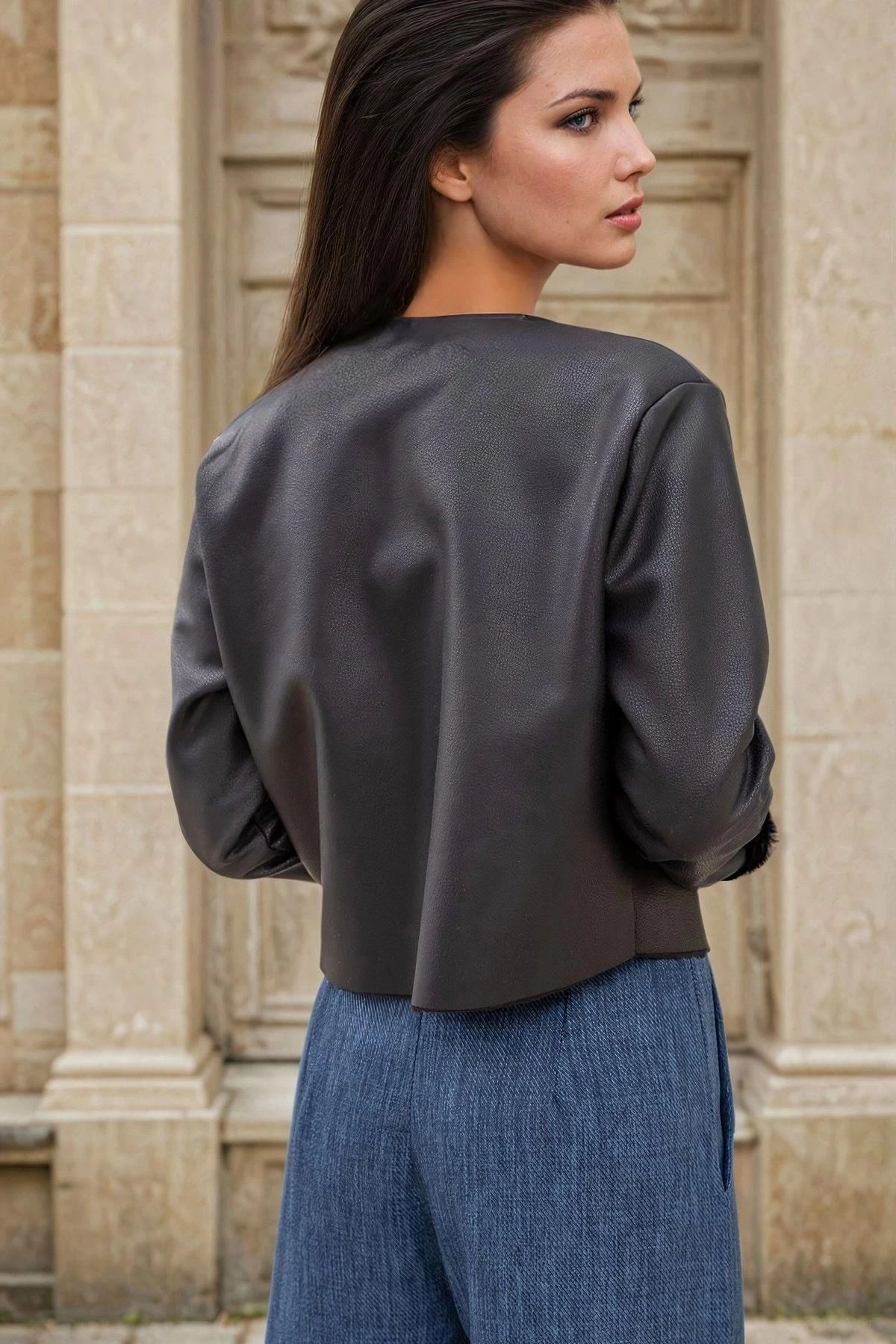 Siyah Modern Kesim, Yaka Detaylı, Kısa Deri Ceket