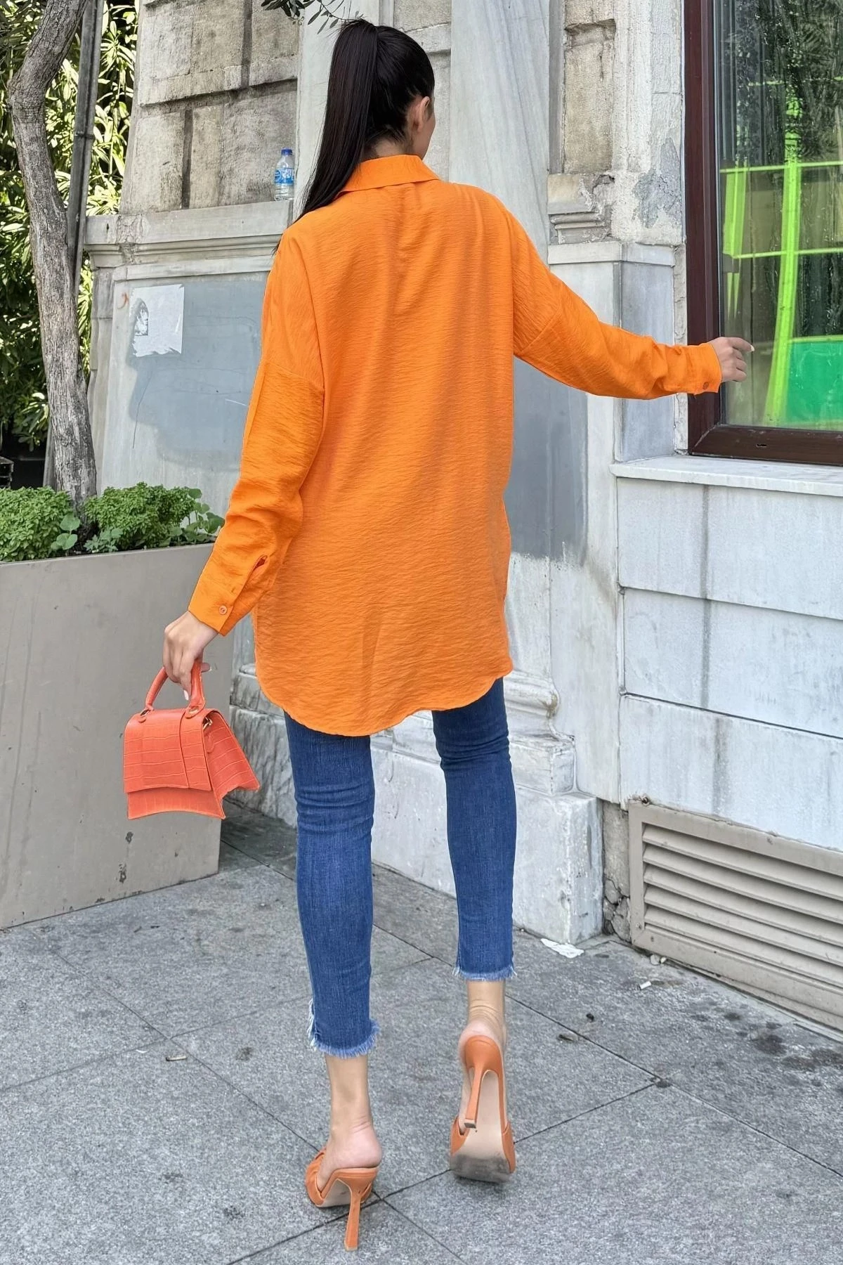 Turuncu Taş Detaylı Keten Klasik Gömlek