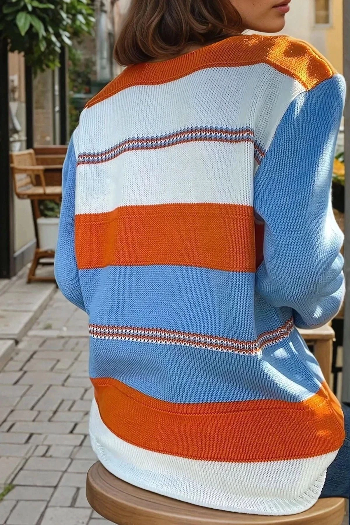 Turuncu Ve Mavi Renk Bloklu, V Yaka, Salaş Triko Kazak