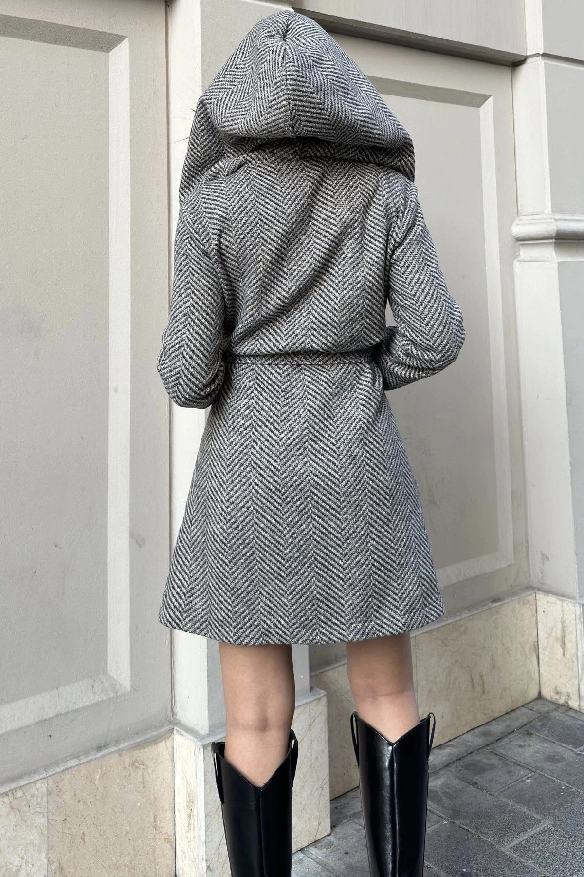 Vizon Balıksırtı Desenli, Kruvaze Yaka, Kapüşonlu, Kemerli Uzun Kaşe Kaban (Astarsız)