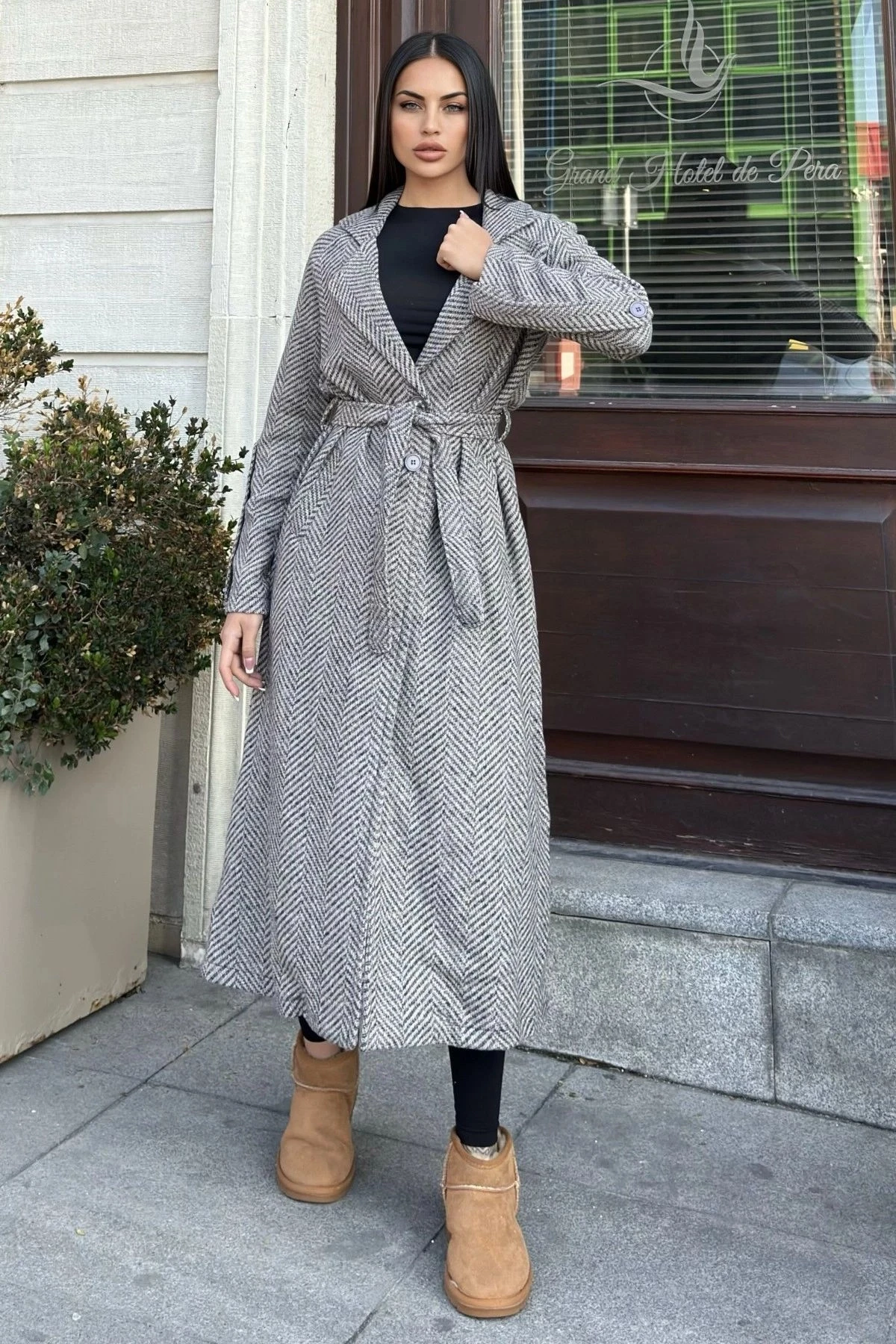 Vizon Kruvaze Yaka, Çift Cepli, Beli Kemerli, Uzun Balıksırtı Kaşe Kaban (Astarsız)