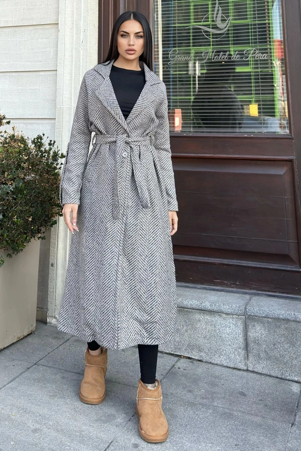 Vizon Kruvaze Yaka, Çift Cepli, Beli Kemerli, Uzun Balıksırtı Kaşe Kaban (Astarsız)