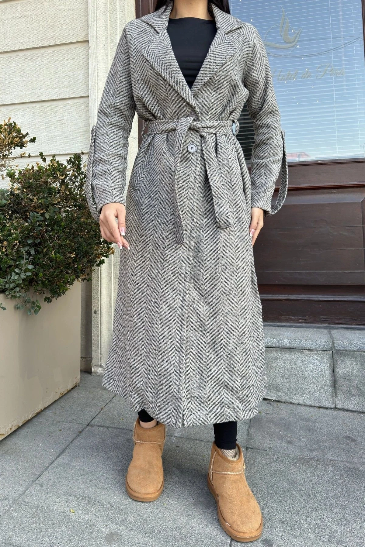 Vizon Kruvaze Yaka, Çift Cepli, Beli Kemerli, Uzun Balıksırtı Kaşe Kaban (Astarsız)