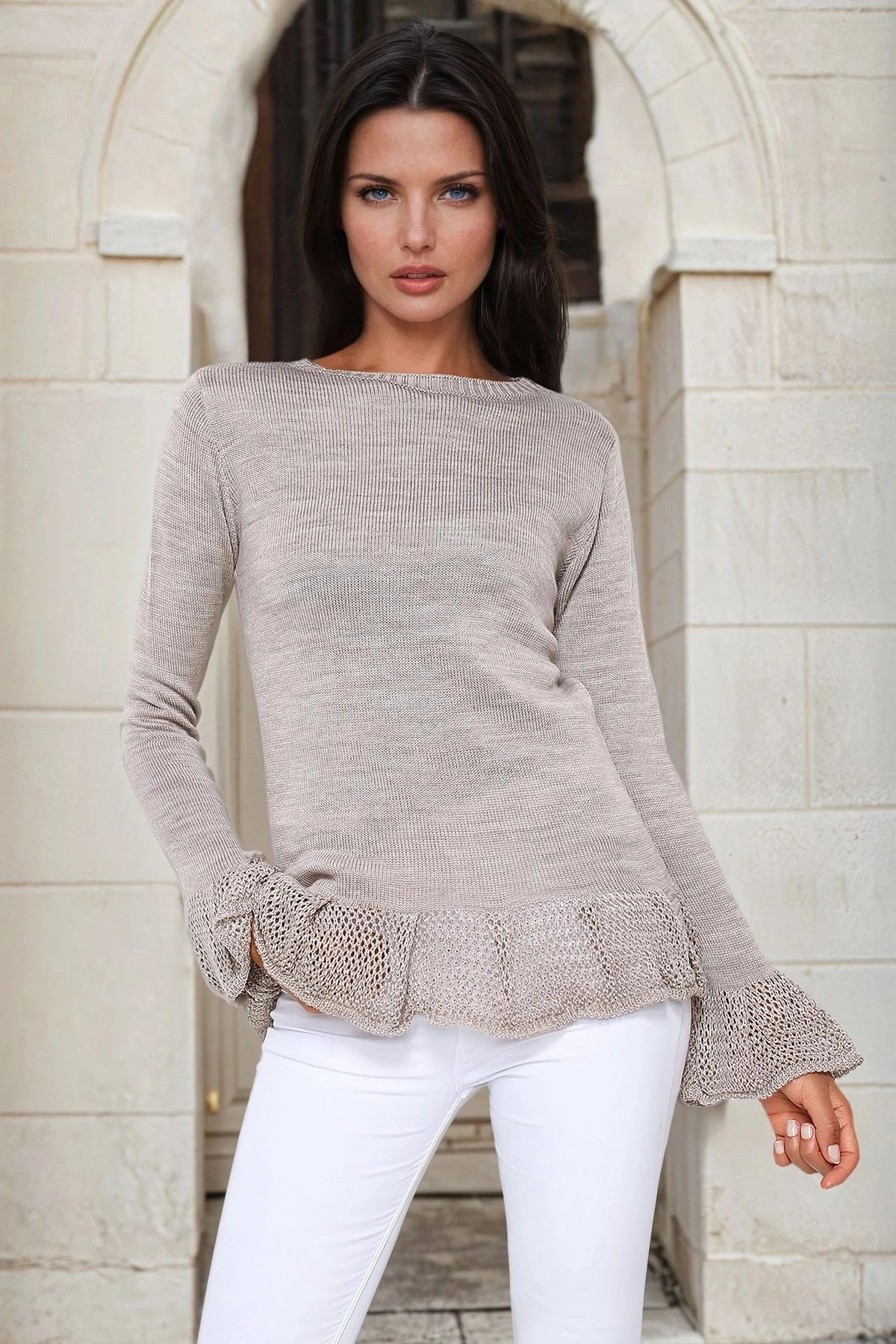 Vizon Yuvarlak Yaka, Fırfır Kol Ve Etek Ucu Detaylı, Triko Bluz