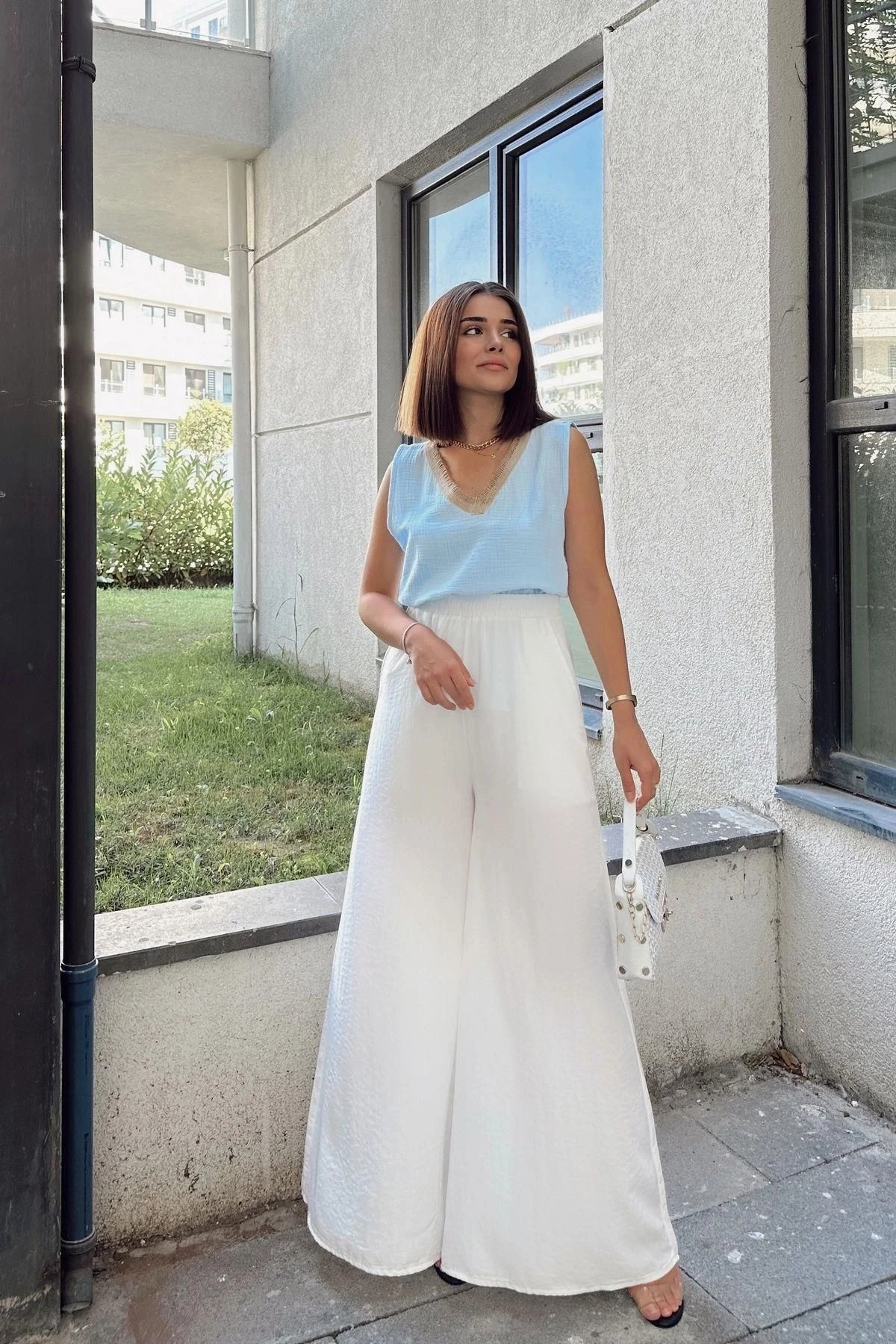 Beyaz Beli Lastikli, Cepli, İspanyol / Bol Paça Özel Kumaş, Rahat Kalıp Pantolon - Tesettüre Uygun