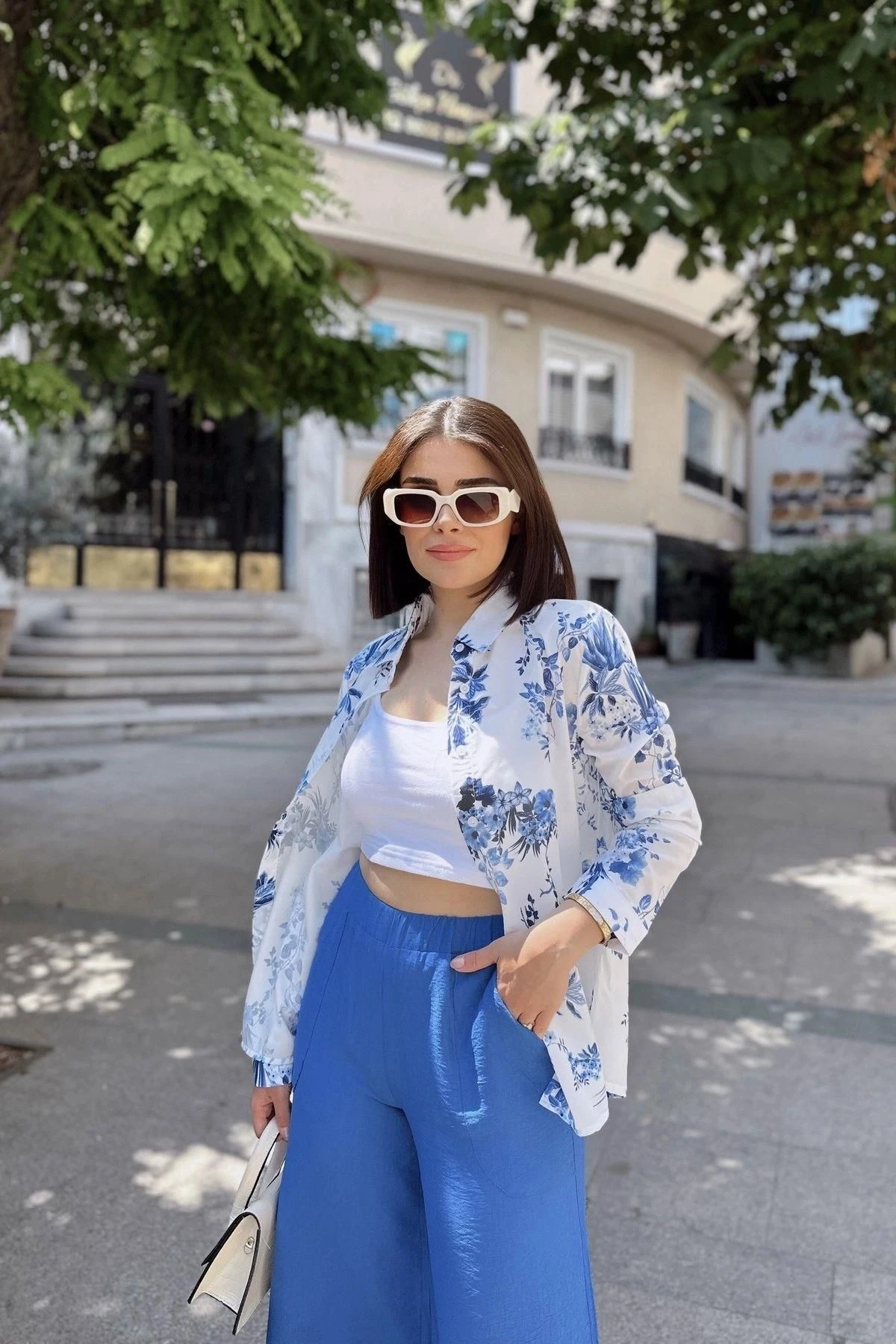 Ekru & Mavı Klasik Yaka, Uzun Kol, Digital Baskılı Kumaş, Regular Kalıp/Kesim, Eteği Oval Gömlek