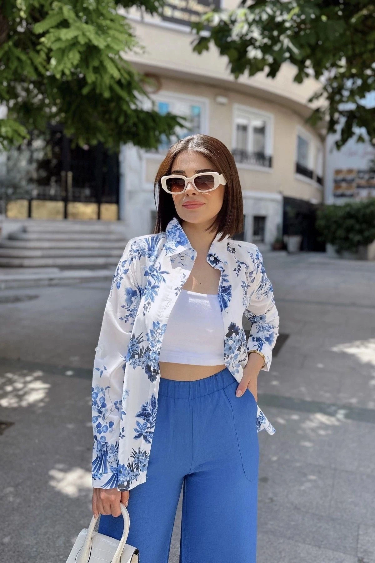 Ekru & Mavı Klasik Yaka, Uzun Kol, Digital Baskılı Kumaş, Regular Kalıp/Kesim, Eteği Oval Gömlek