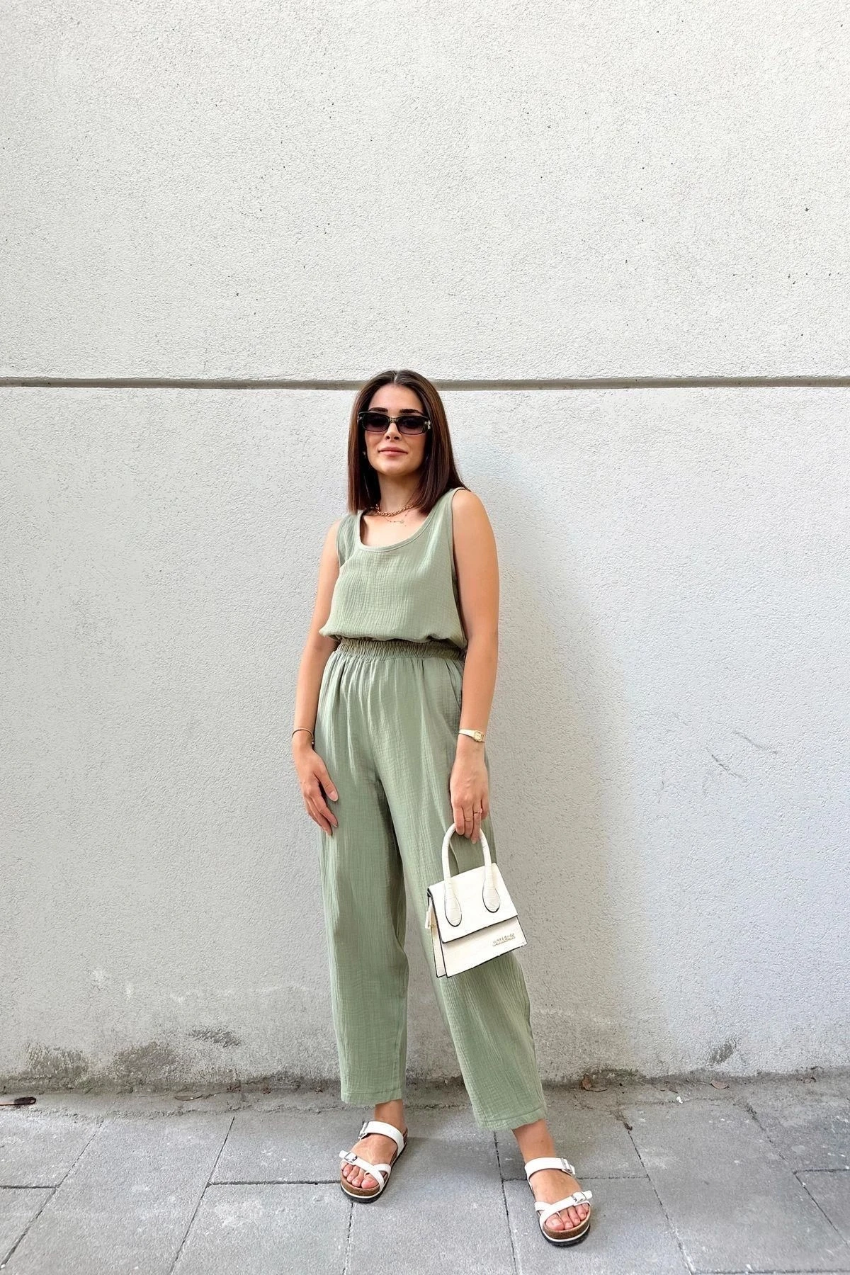 Haki İthal Müslin Kumaş, Beli Lastikli,Cepli Rahat Kalıp Pantolon - Tesettüre Uygun