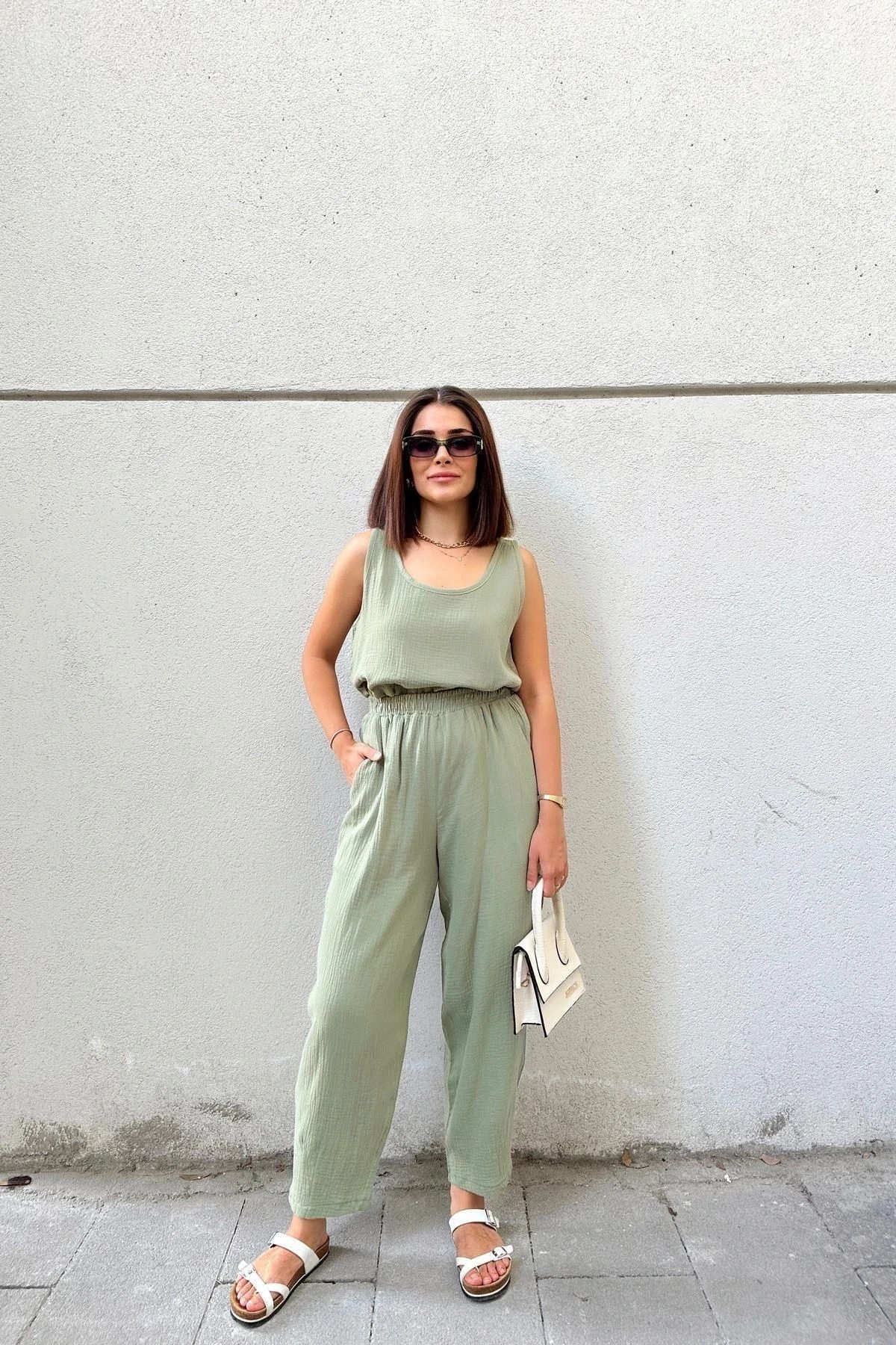 Haki İthal Müslin Kumaş, Beli Lastikli,Cepli Rahat Kalıp Pantolon - Tesettüre Uygun