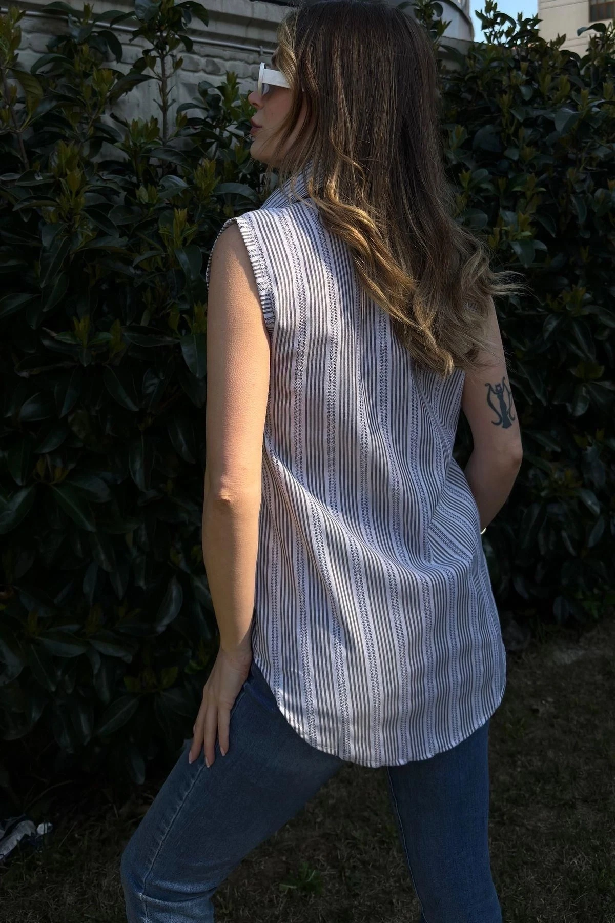 Kadın Anrasit Çizgili, Dokulu Yazlık Kumaş, Yarım Patlı, Sıfır Kollu Bluz