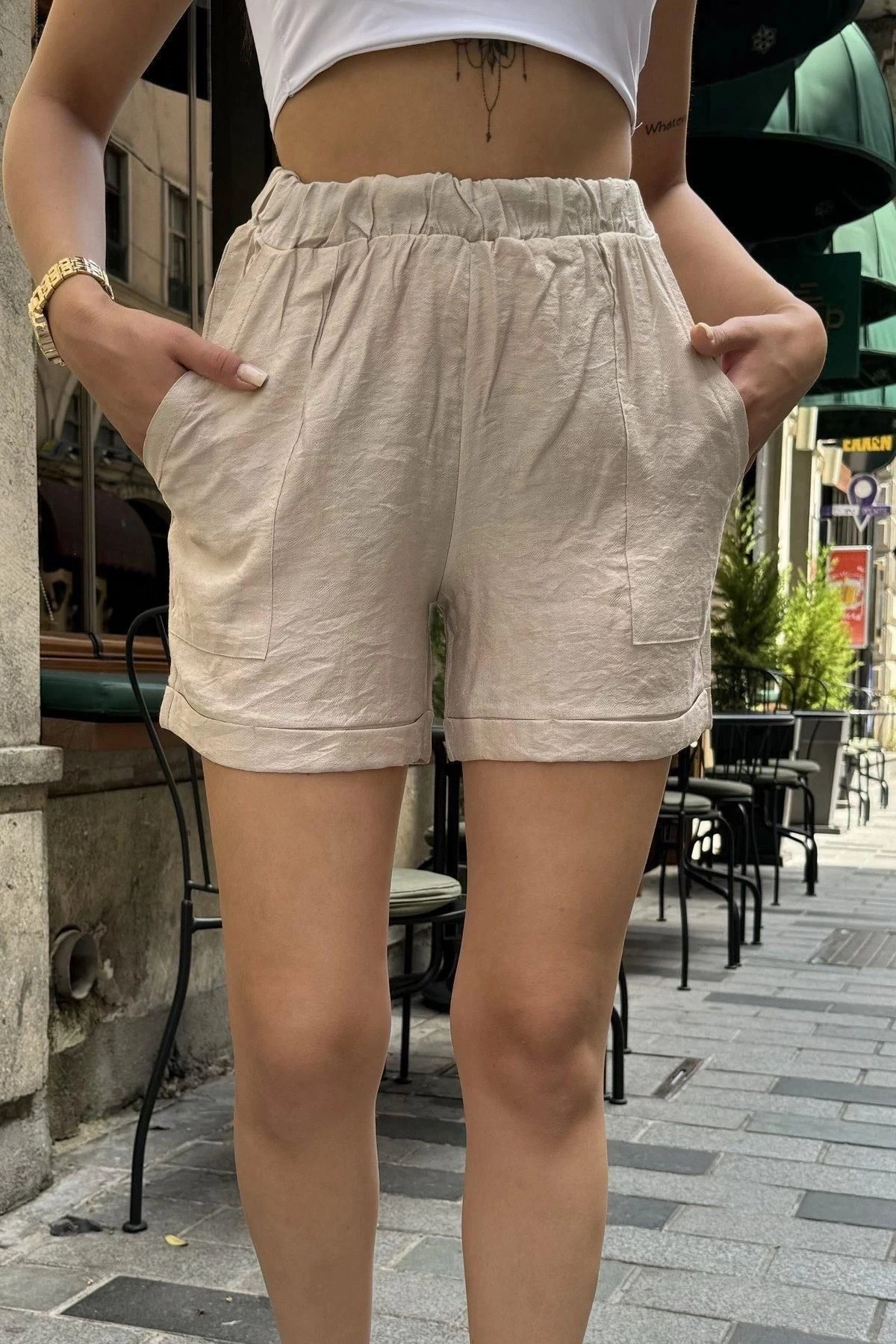 Kadın Bej Beli Lastikli, Cepli, Duble Paça, Kısa Keten Şort
