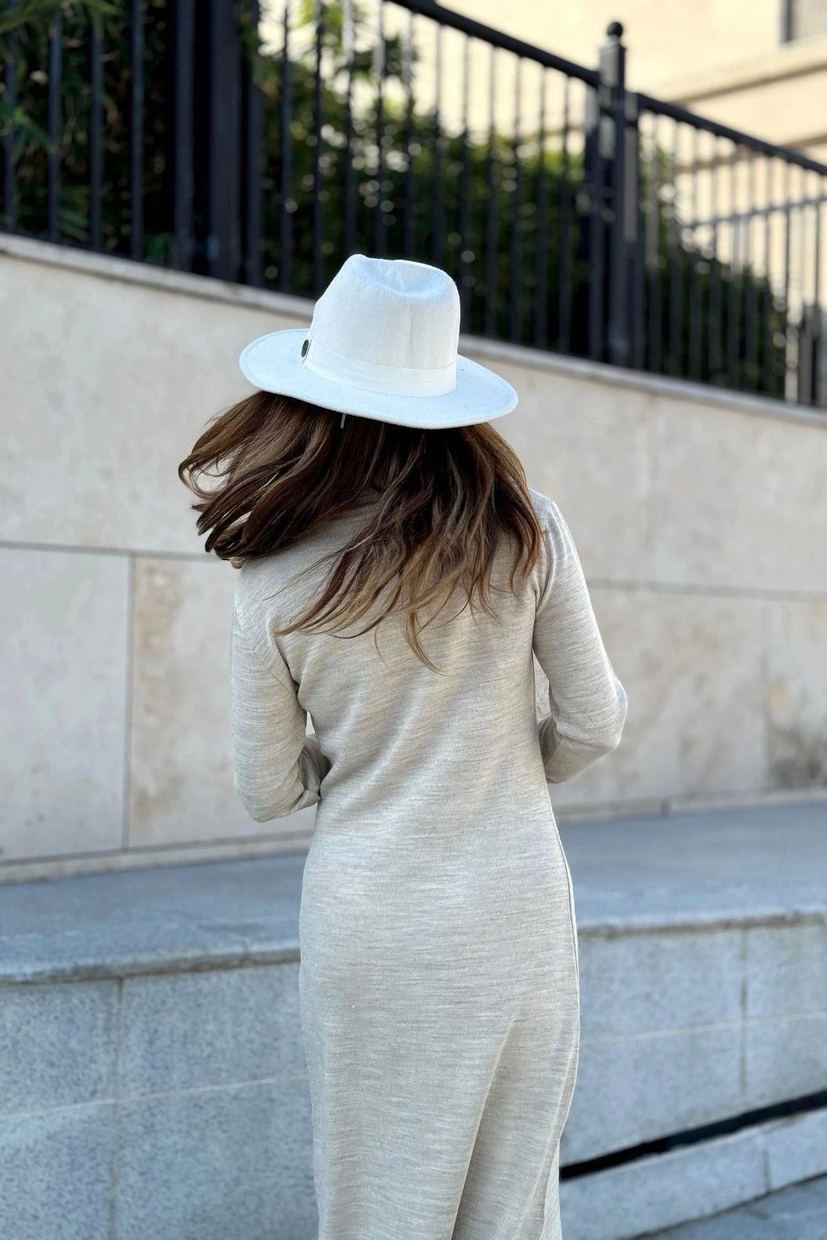 Kadın Bej Bogazlı, Yırtmaç Detaylı, Vucuda Oturan Kalıp, Triko Elbise