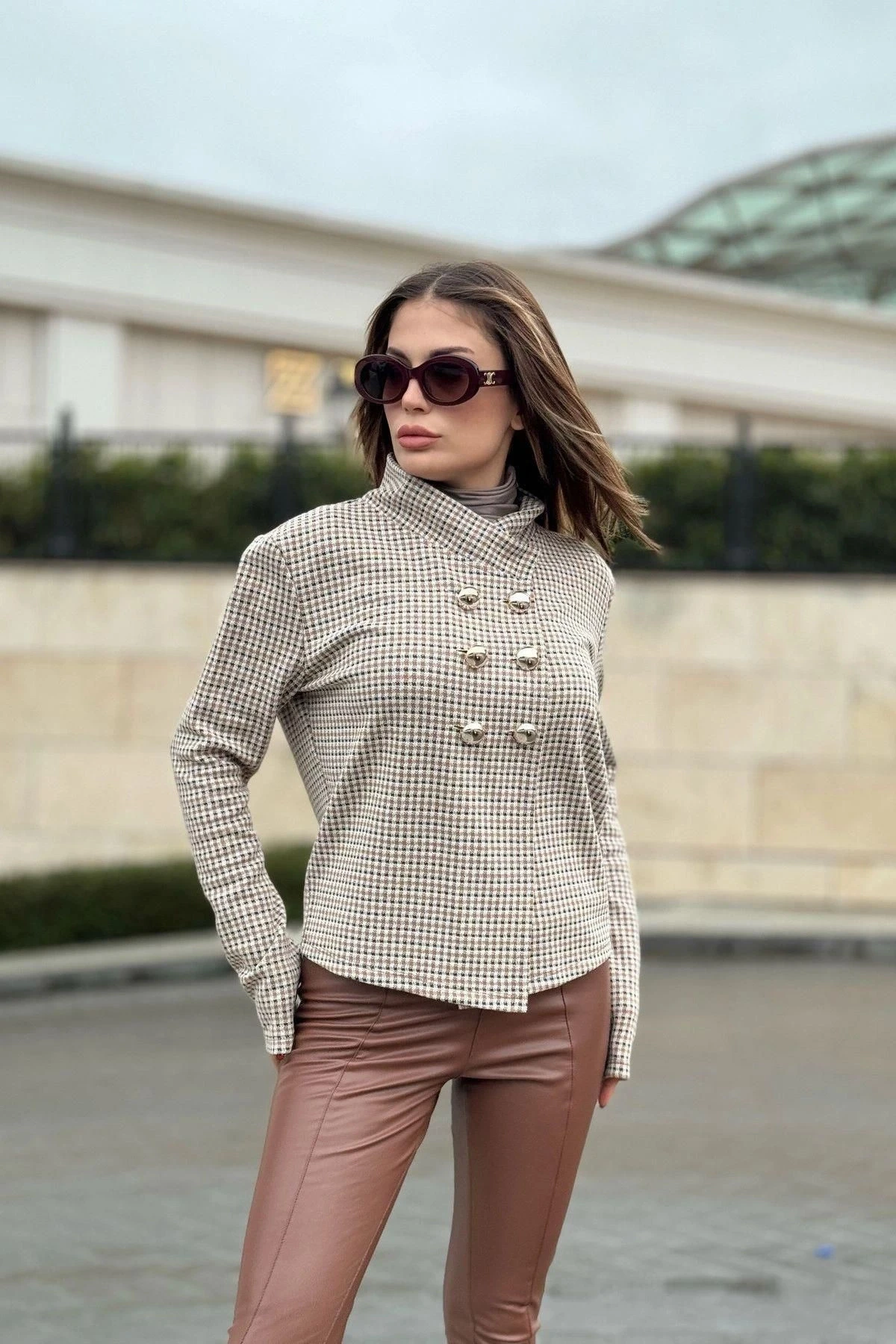 Kadın Bej Ekose Desen, Gold Düğmeli Dik Yaka Ceket