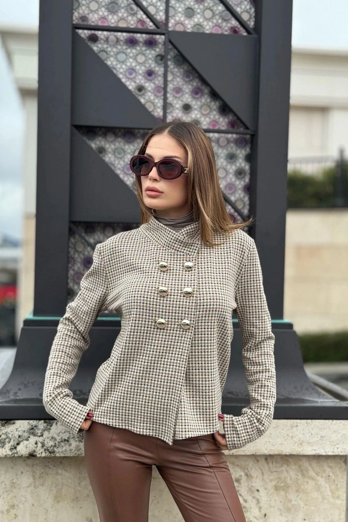 Kadın Bej Ekose Desen, Gold Düğmeli Dik Yaka Ceket