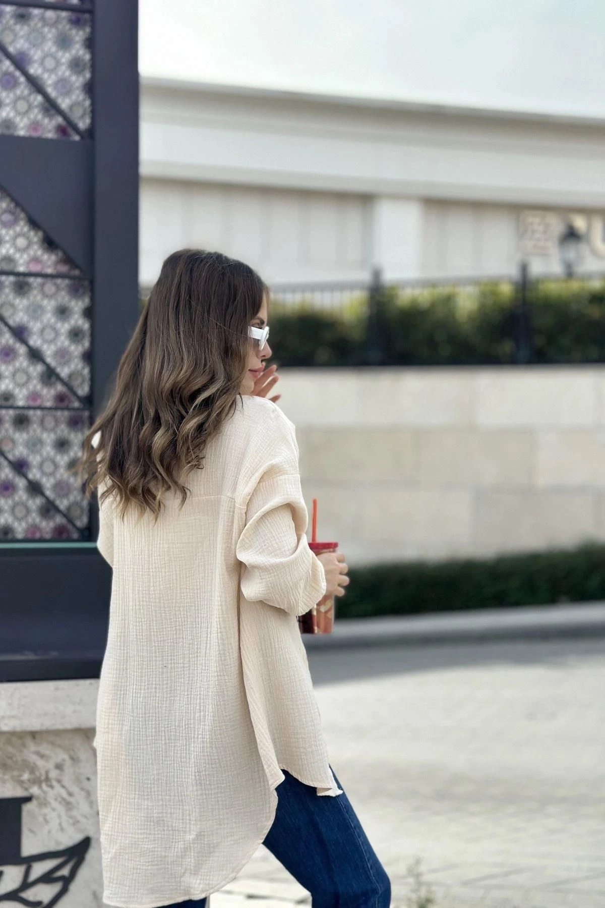 Kadın Bej İthal Müslin Kumaş, Cepli Uzun Ve Salaş Tunik Gömlek