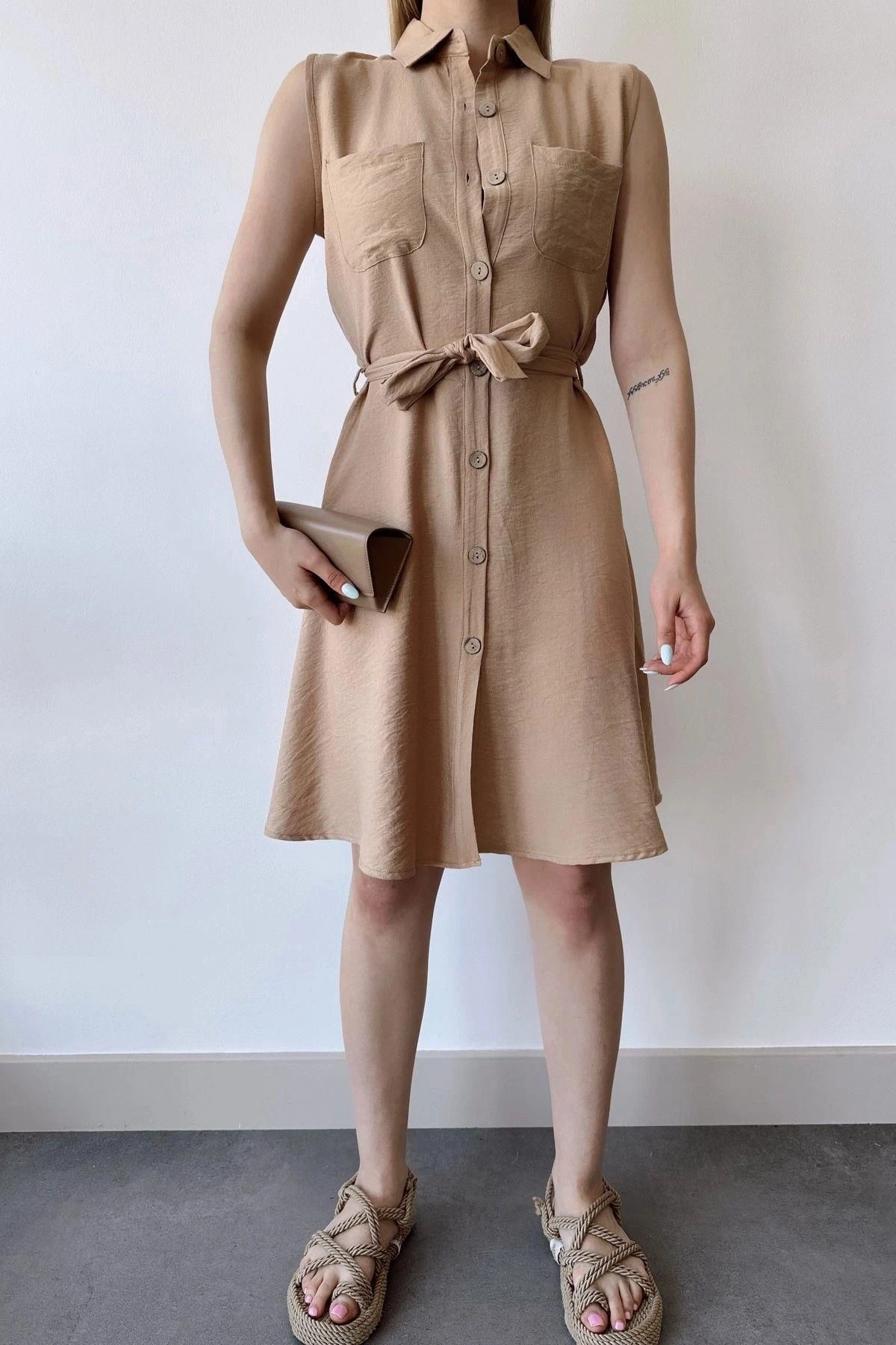 Kadın Bej Kolsuz, Gömlek Yaka, Düz Renk Desen, Çift Cep, A-line Kesim, Aerobin, Kuşaklı Midi Elbise