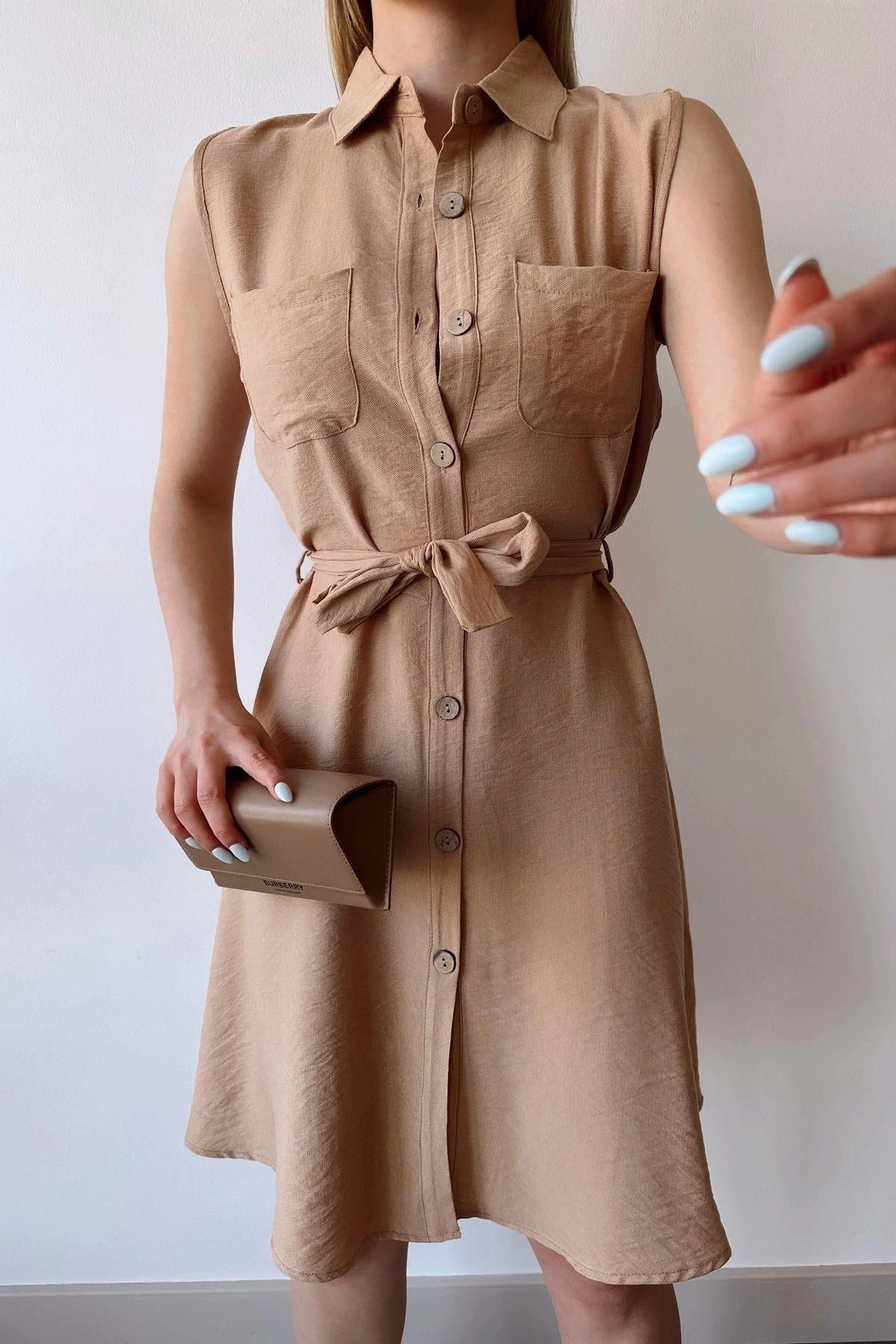 Kadın Bej Kolsuz, Gömlek Yaka, Düz Renk Desen, Çift Cep, A-line Kesim, Aerobin, Kuşaklı Midi Elbise