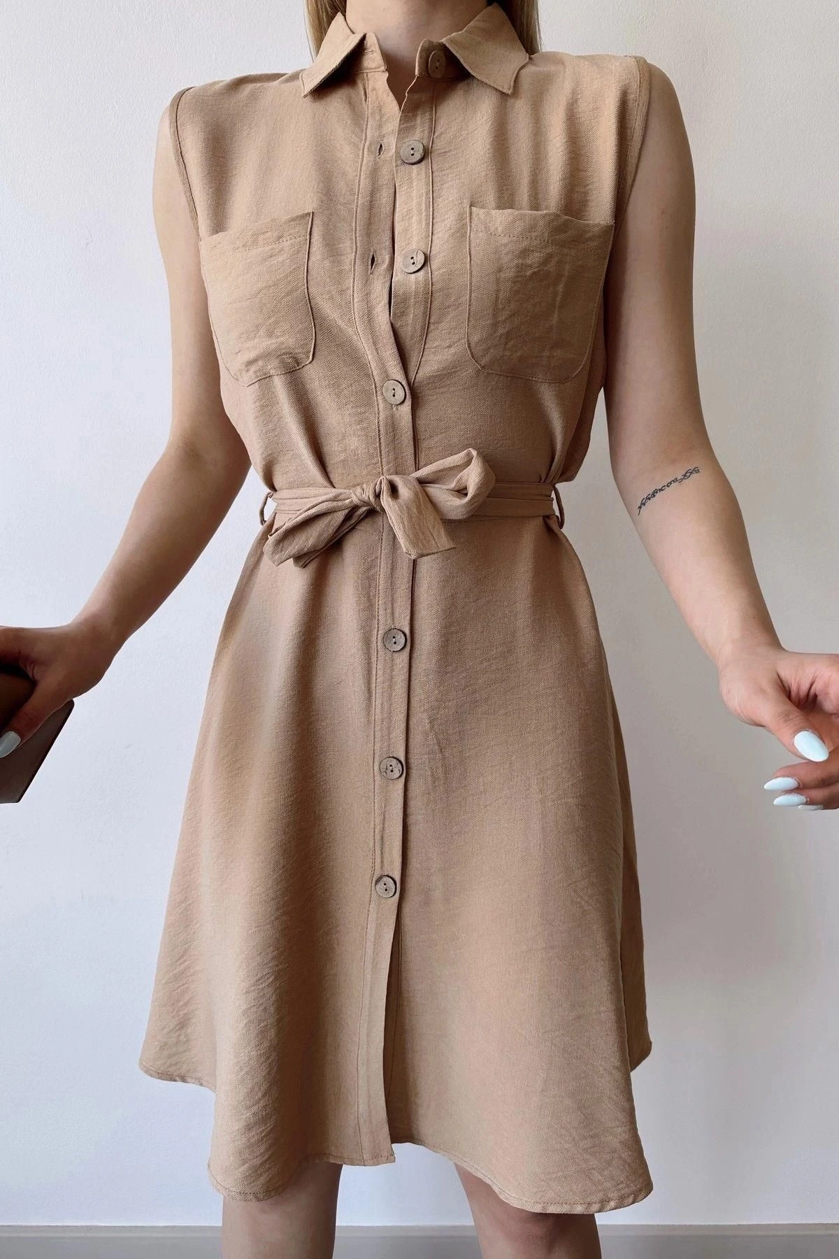 Kadın Bej Kolsuz, Gömlek Yaka, Düz Renk Desen, Çift Cep, A-line Kesim, Aerobin, Kuşaklı Midi Elbise