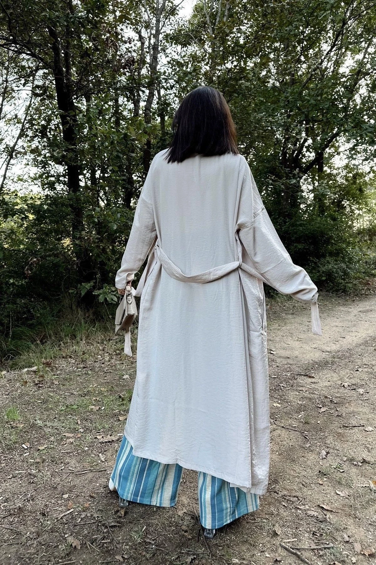 Kadın Bej Kruvaze Yaka, Kemerli, Cepli, Salaş Kesim Uzun Trençkot