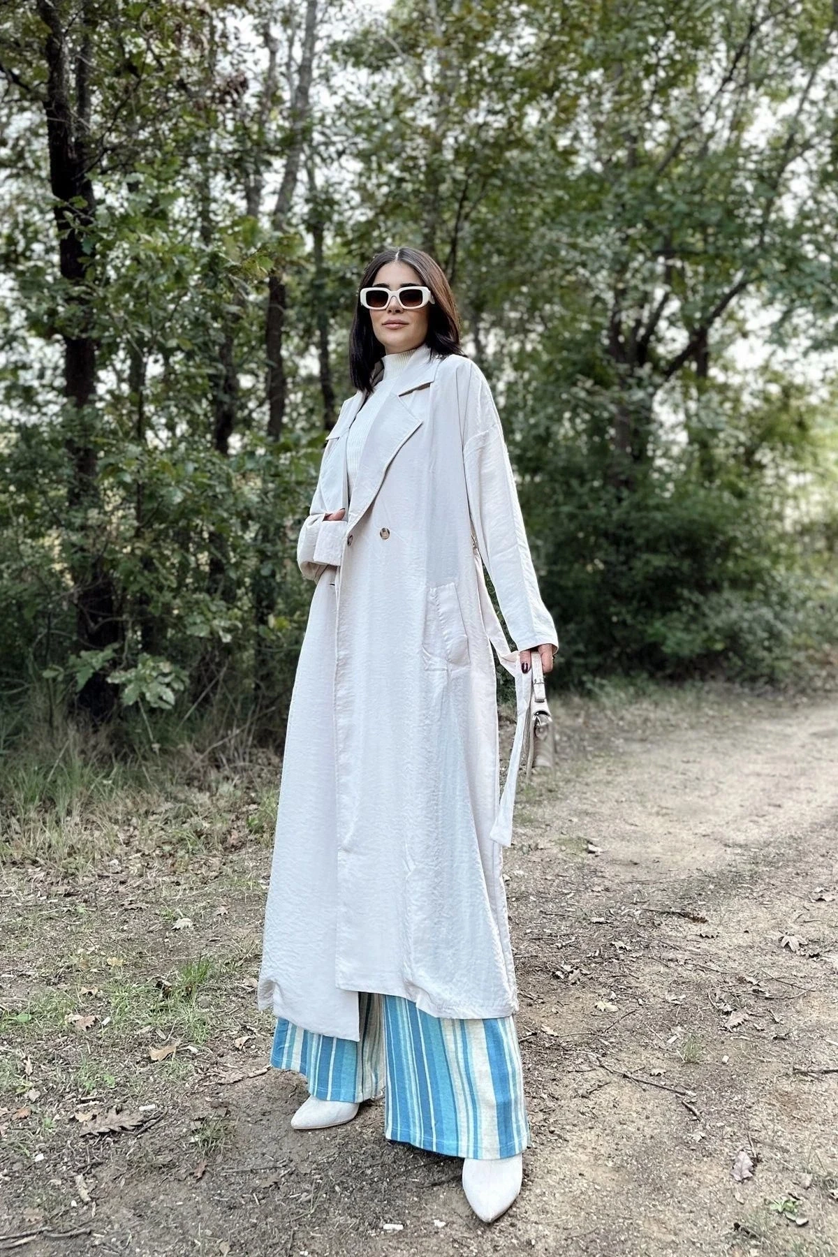 Kadın Bej Kruvaze Yaka, Kemerli, Cepli, Salaş Kesim Uzun Trençkot