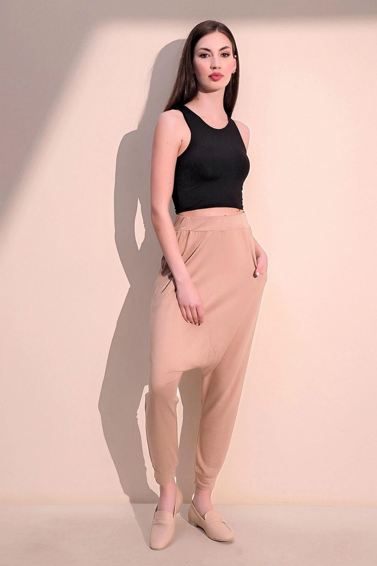 Kadın Bej Rahat Kumaş Cepli Şalvar Pantolon, Beli ve Paçası Lastikli