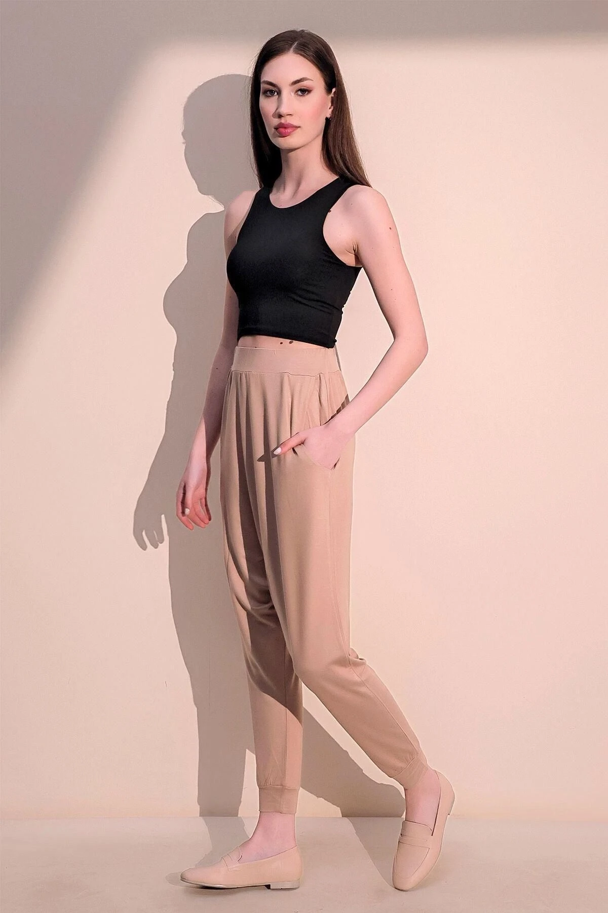 Kadın Bej Rahat Kumaş Cepli Şalvar Pantolon, Beli ve Paçası Lastikli