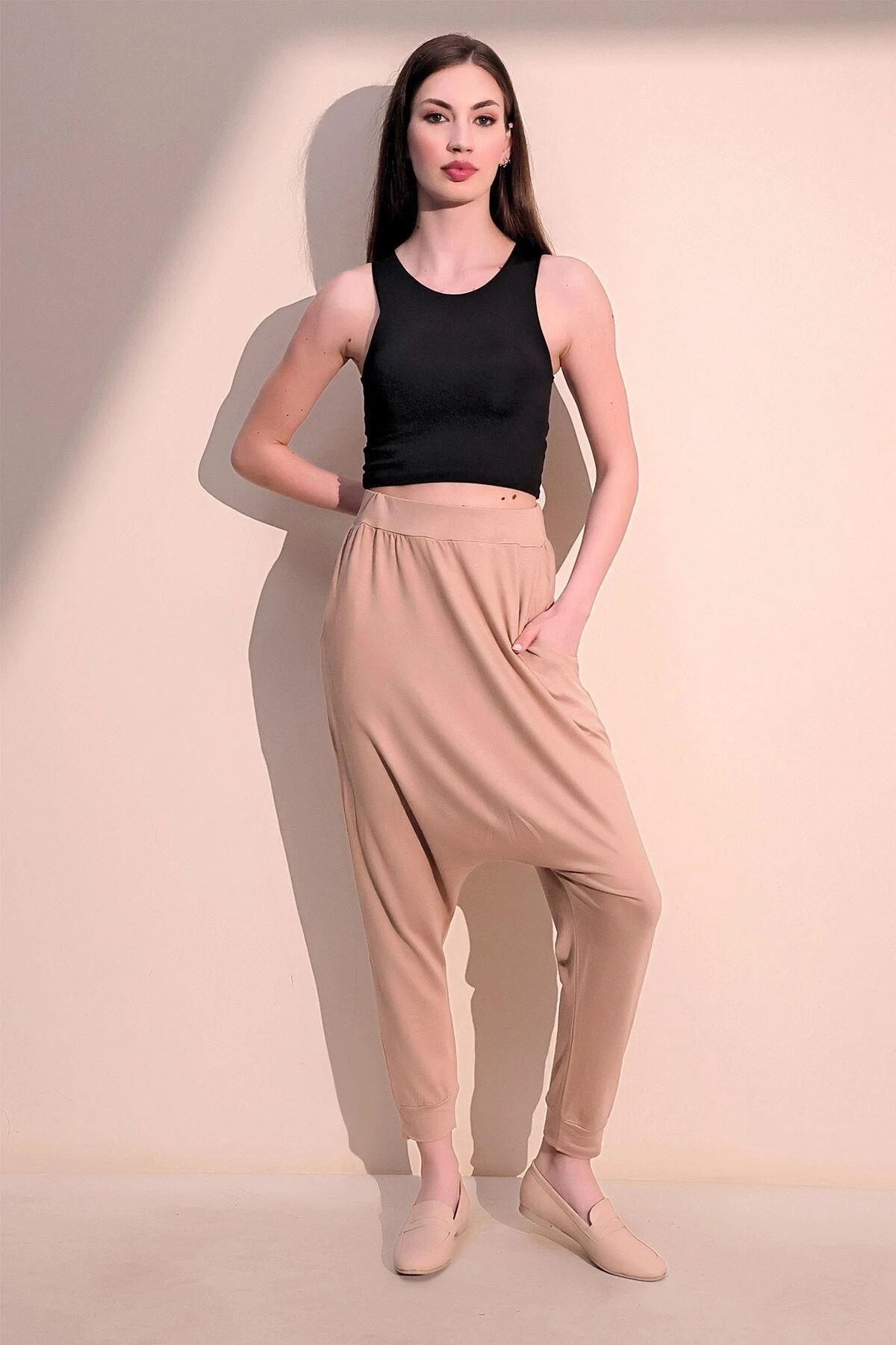 Kadın Bej Rahat Kumaş Cepli Şalvar Pantolon, Beli ve Paçası Lastikli