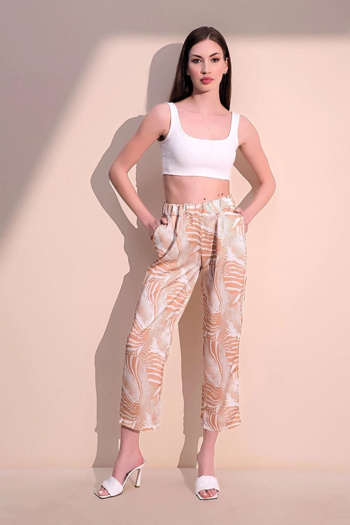 Kadın Bej Rahat Saten Beli Lastikli Safari Desenli Pantolon