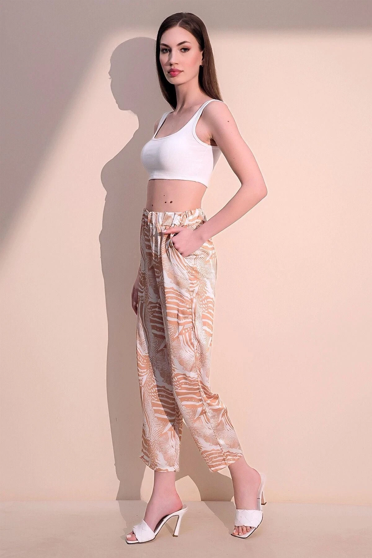 Kadın Bej Rahat Saten Beli Lastikli Safari Desenli Pantolon