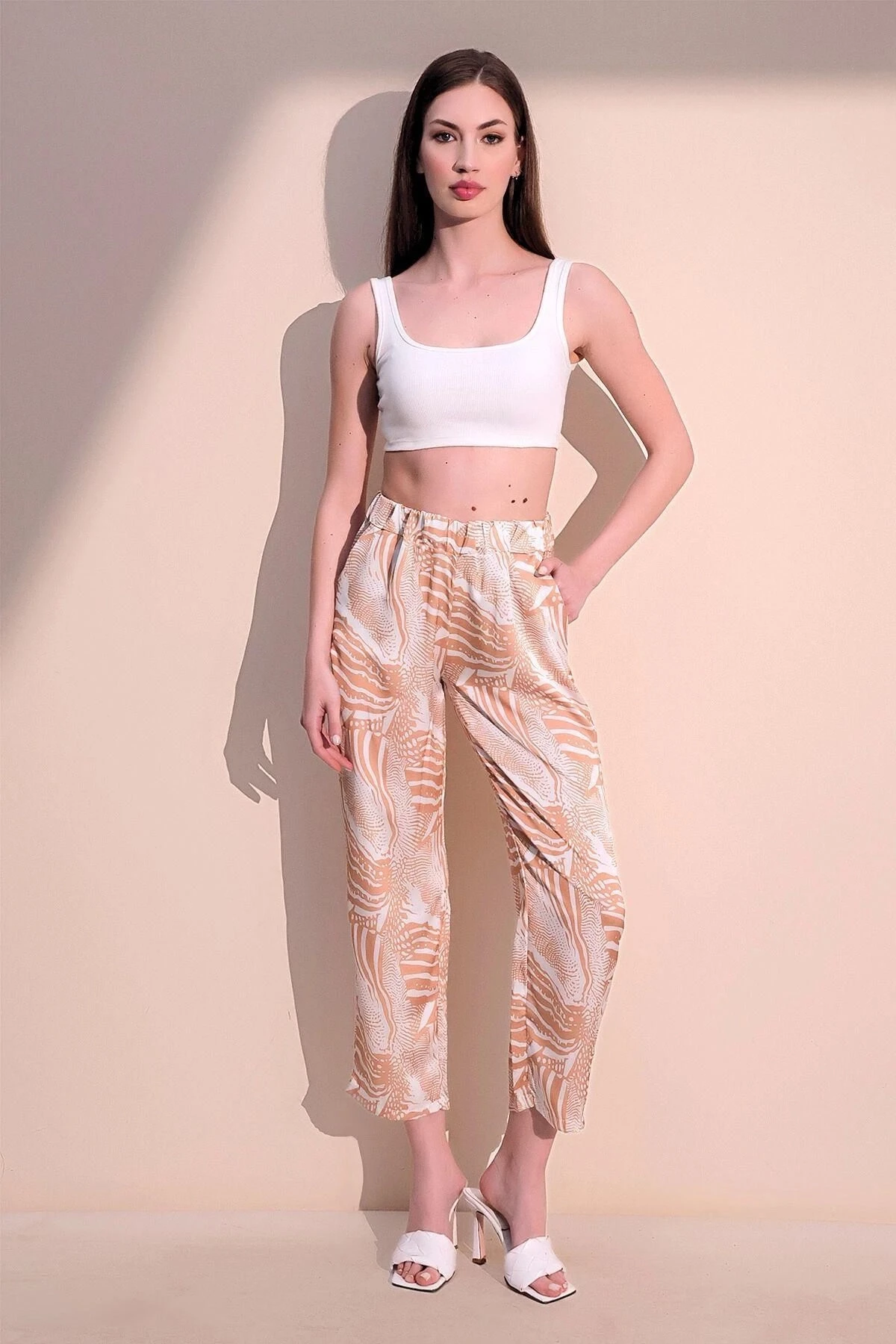 Kadın Bej Rahat Saten Beli Lastikli Safari Desenli Pantolon