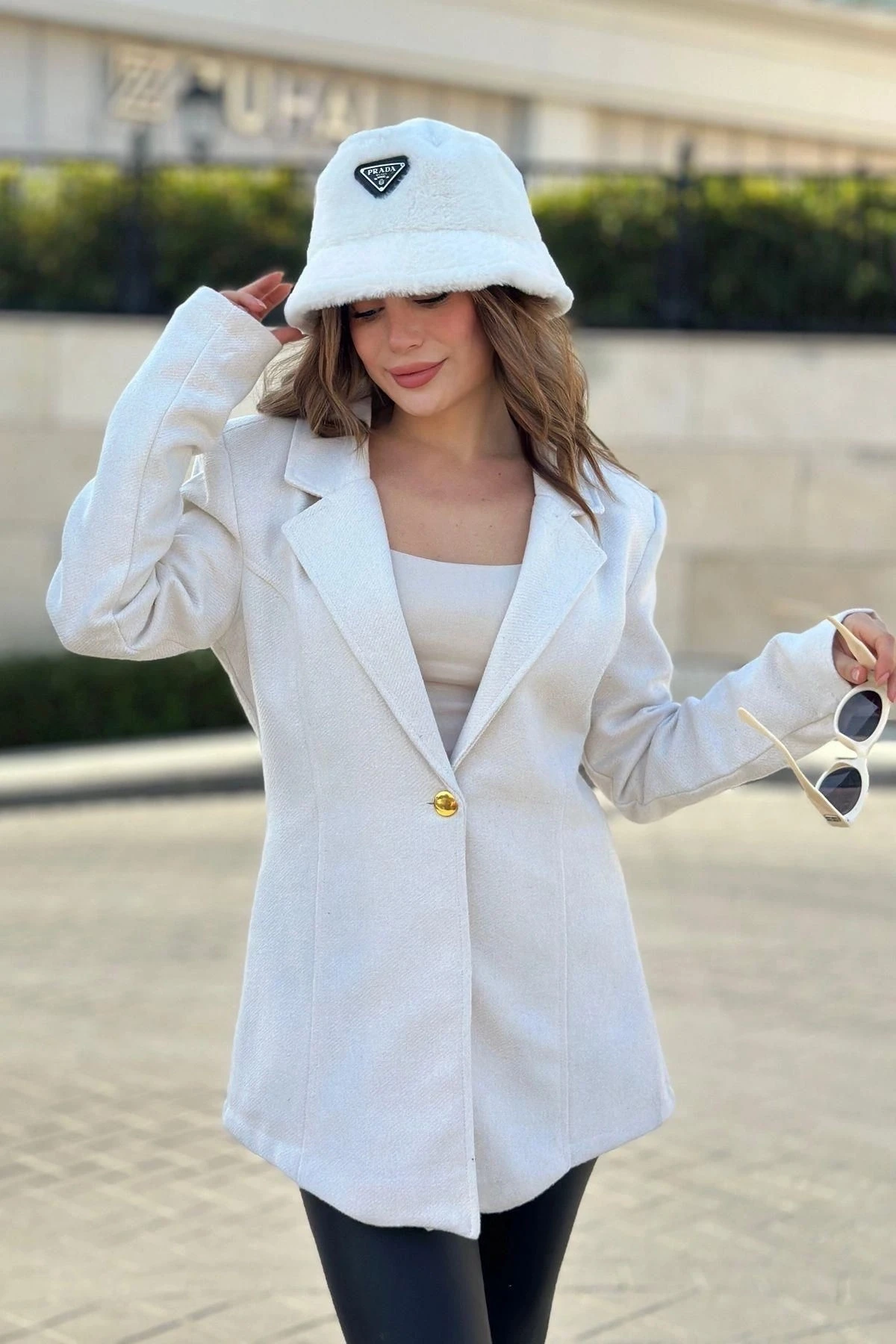 Kadın Beyaz Astarlı, Tek Düğme, Vucüda Oturan Kalıp, Fitilli Kaşe Kumaş Blazer Ceket