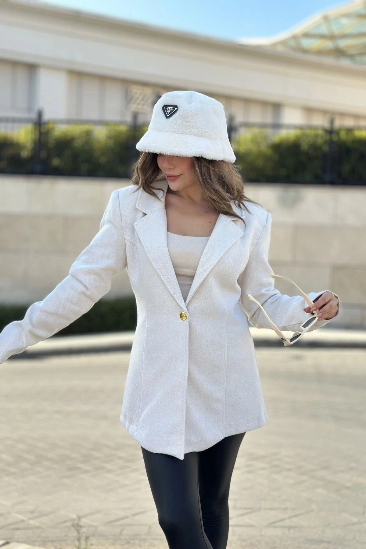 Kadın Beyaz Astarlı, Tek Düğme, Vucüda Oturan Kalıp, Fitilli Kaşe Kumaş Blazer Ceket