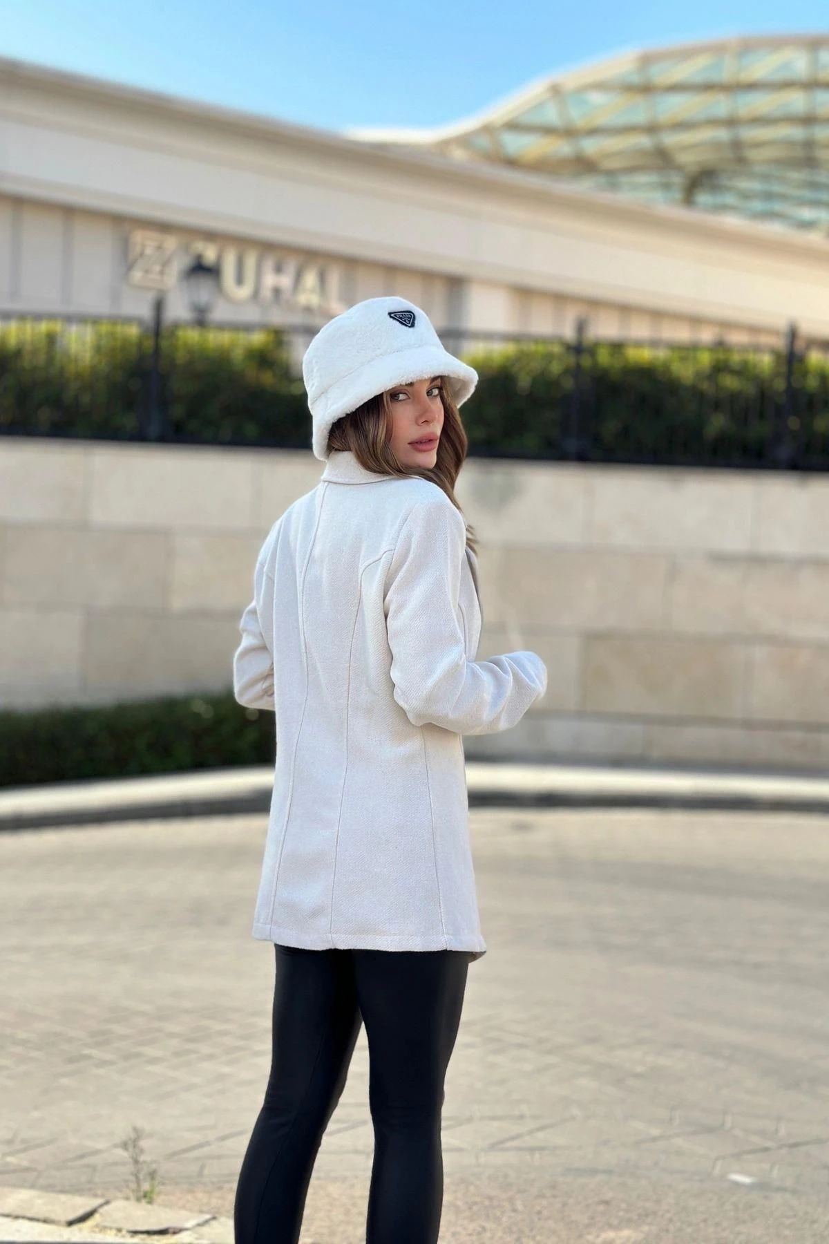 Kadın Beyaz Astarlı, Tek Düğme, Vucüda Oturan Kalıp, Fitilli Kaşe Kumaş Blazer Ceket