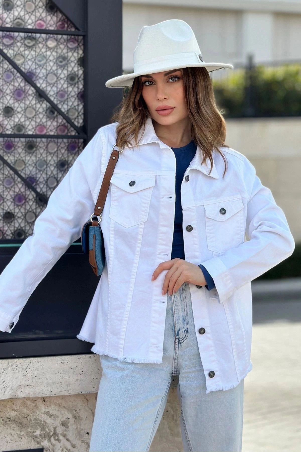 Kadın Beyaz Çift Cepli, Eteği Püsküllü, Kaliteli Jeans Kumaş, Rahat Kesim, Kot Ceket